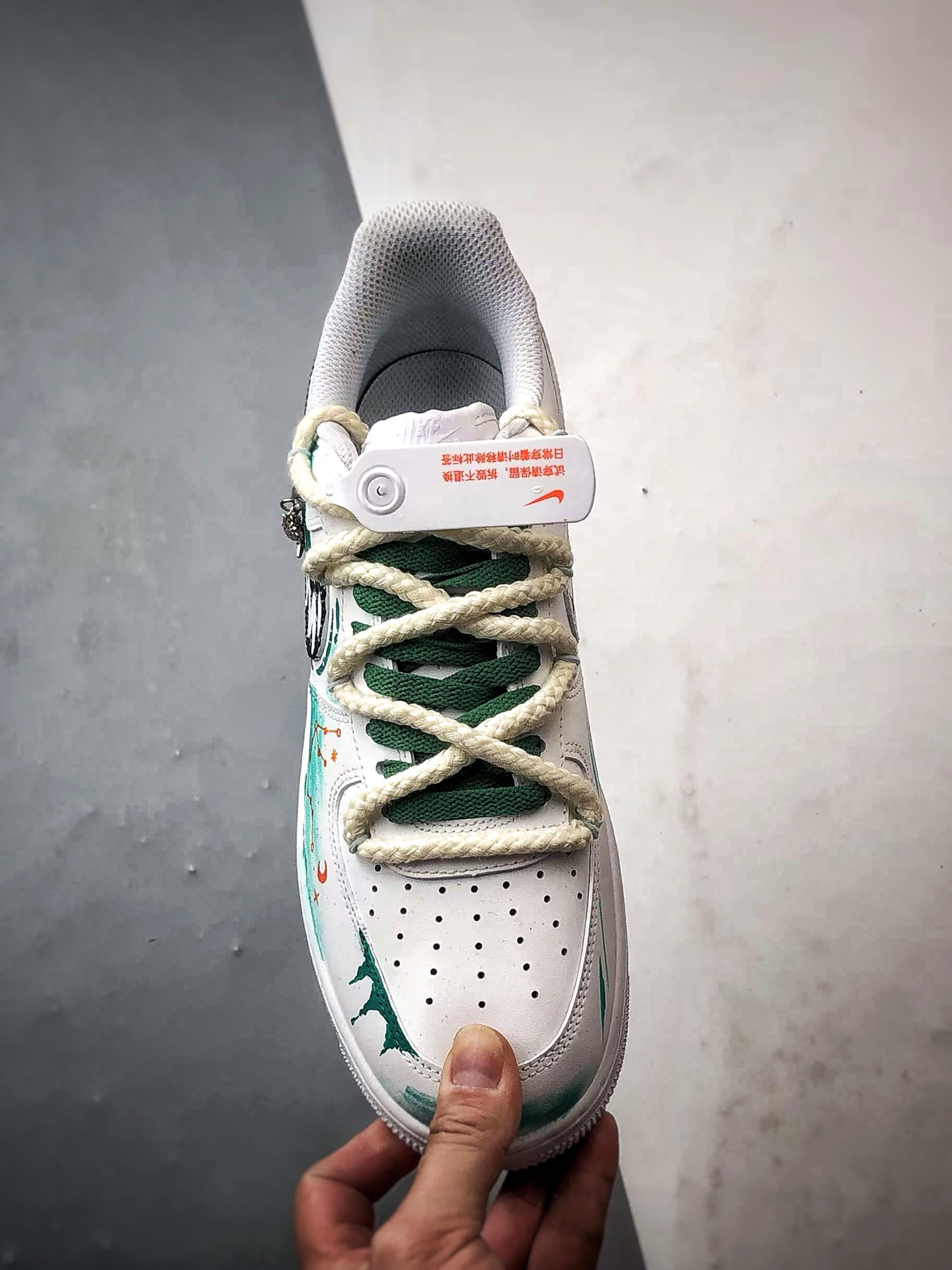 Air Force 1 '07 Low 水瓶座解构 十二星座手绘涂鸦系列 空军一号定制板鞋 白绿渐变如星云晕染鞋身 Air Force 1 '07 Low 水瓶座解构 十二星座手绘涂鸦系列 空军一号定制板鞋 白绿渐变如星云晕染鞋身