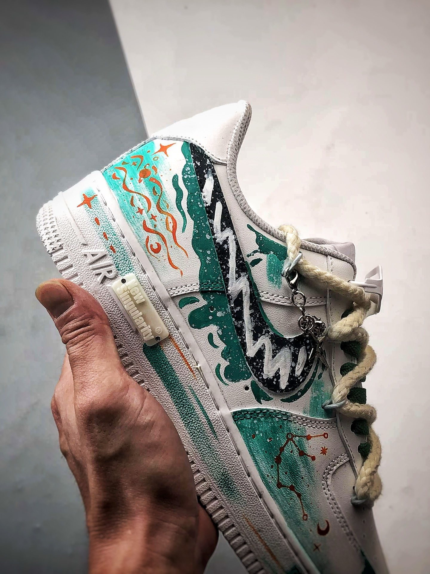 Air Force 1 '07 Low 水瓶座解构 十二星座手绘涂鸦系列 空军一号定制板鞋 白绿渐变如星云晕染鞋身 Air Force 1 '07 Low 水瓶座解构 十二星座手绘涂鸦系列 空军一号定制板鞋 白绿渐变如星云晕染鞋身