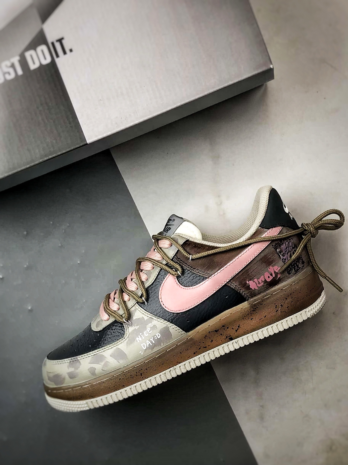 定制球鞋Air Force 1 Low 雾粉日记涂鸦解构 经典休闲运动板鞋 CW1188-680 定制球鞋Air Force 1 Low 雾粉日记涂鸦解构 经典休闲运动板鞋 CW1188-680