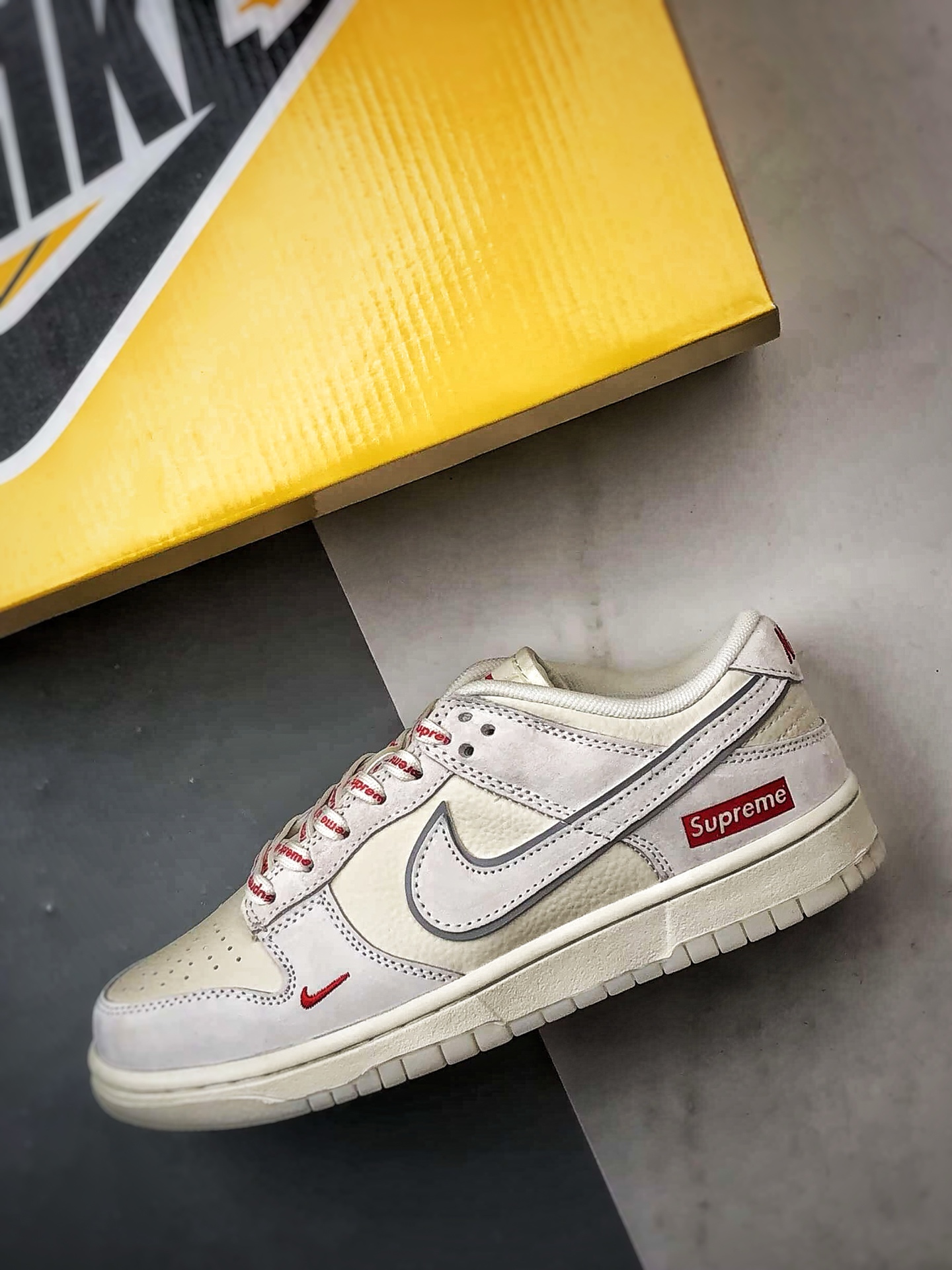 NK Dunk Low Retro ”DIY高端定制” Sup米灰红 低帮休闲运动板鞋 DN3168-007