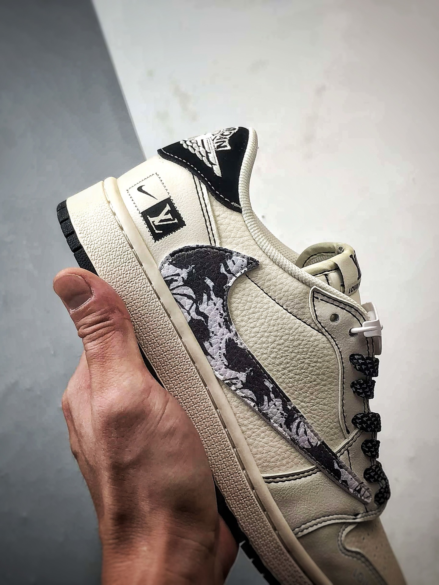 290 Air Jordan 1 Low ”高端定制” LV米白黑涂鸦倒钩 XS7089-616