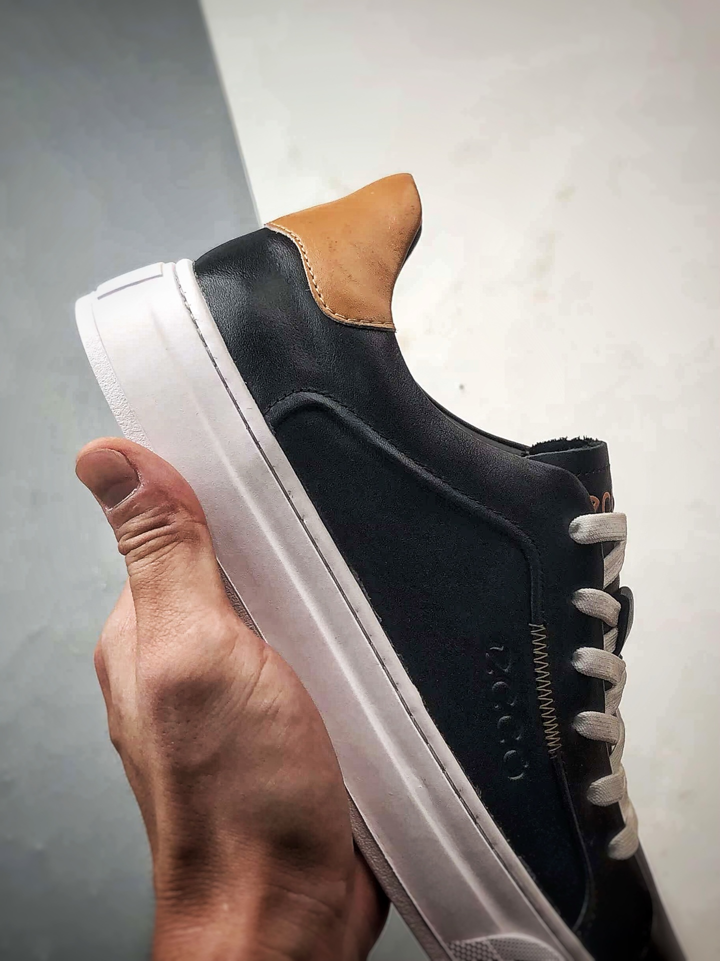 Ecco/爱步 街头系列 四季可穿复古休闲板鞋 983257