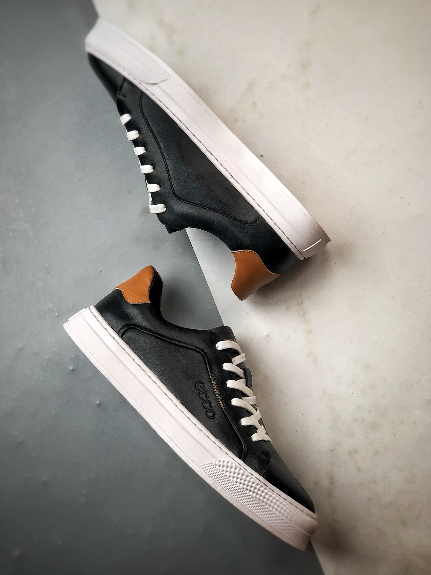 Ecco/爱步 街头系列 四季可穿复古休闲板鞋 983257