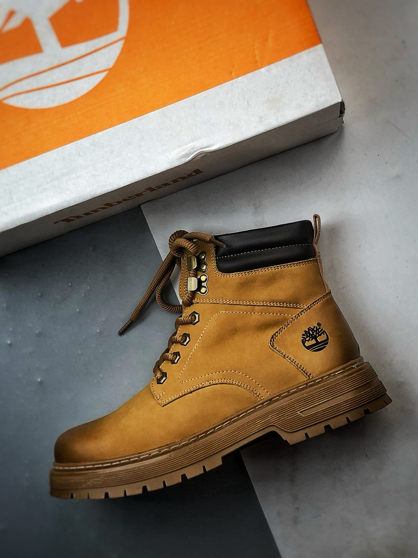 Timberland添柏岚/天伯伦 秋冬新款 户外工装休闲大黄靴 TB10056
