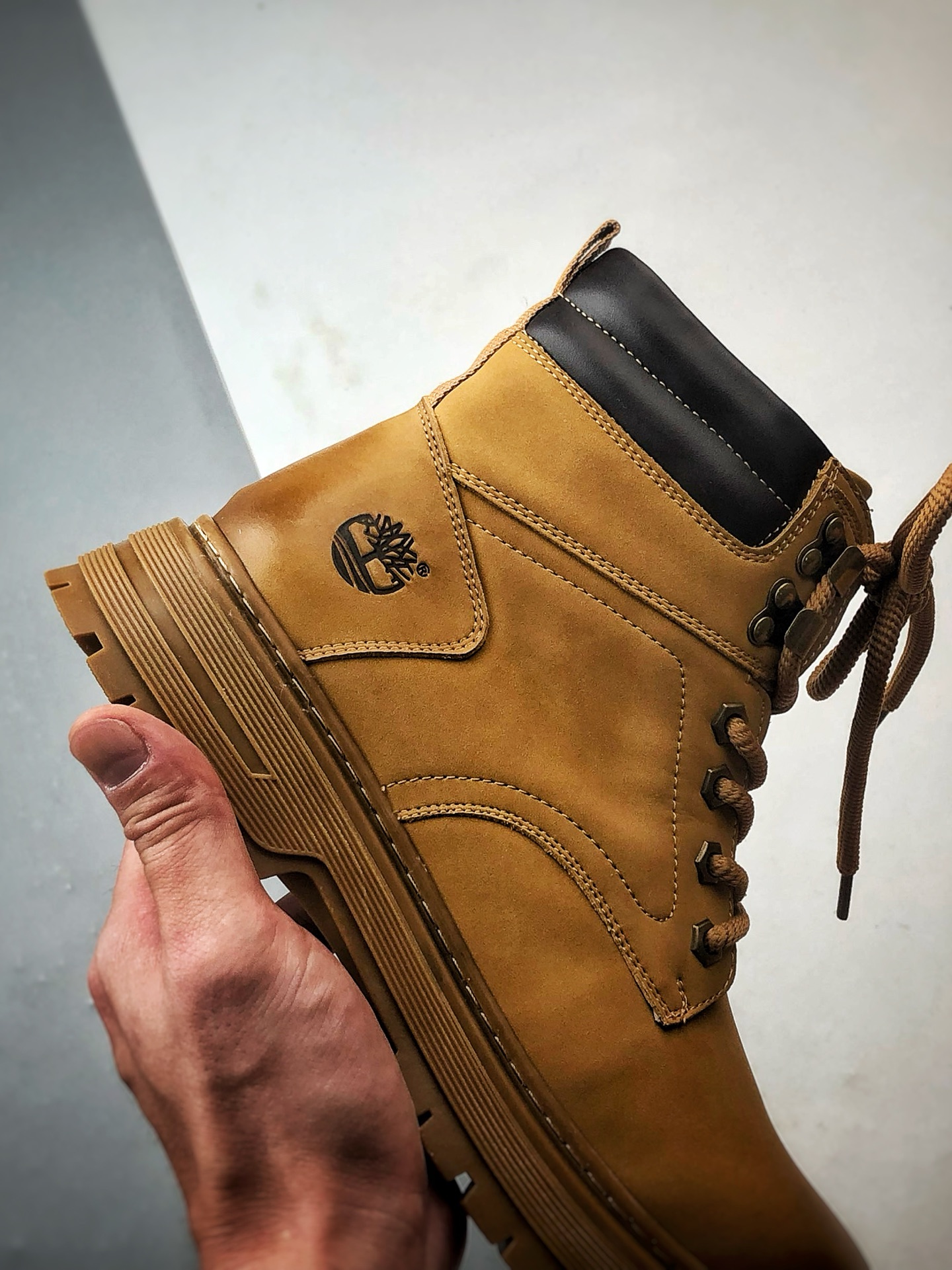 Timberland添柏岚/天伯伦 秋冬新款 户外工装休闲大黄靴 TB10056