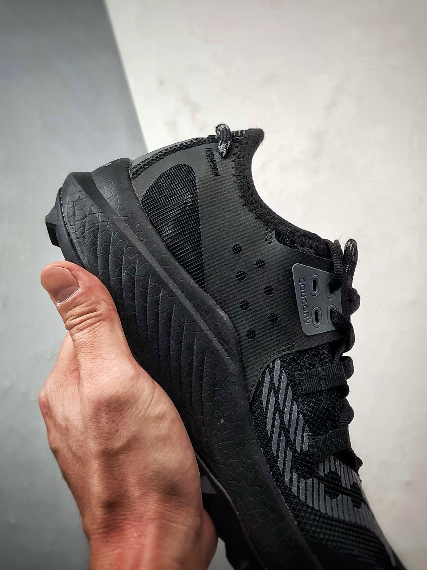 Saucony Endorphin Rift 黑色 咖翼碳板舒适缓震户外越野跑鞋