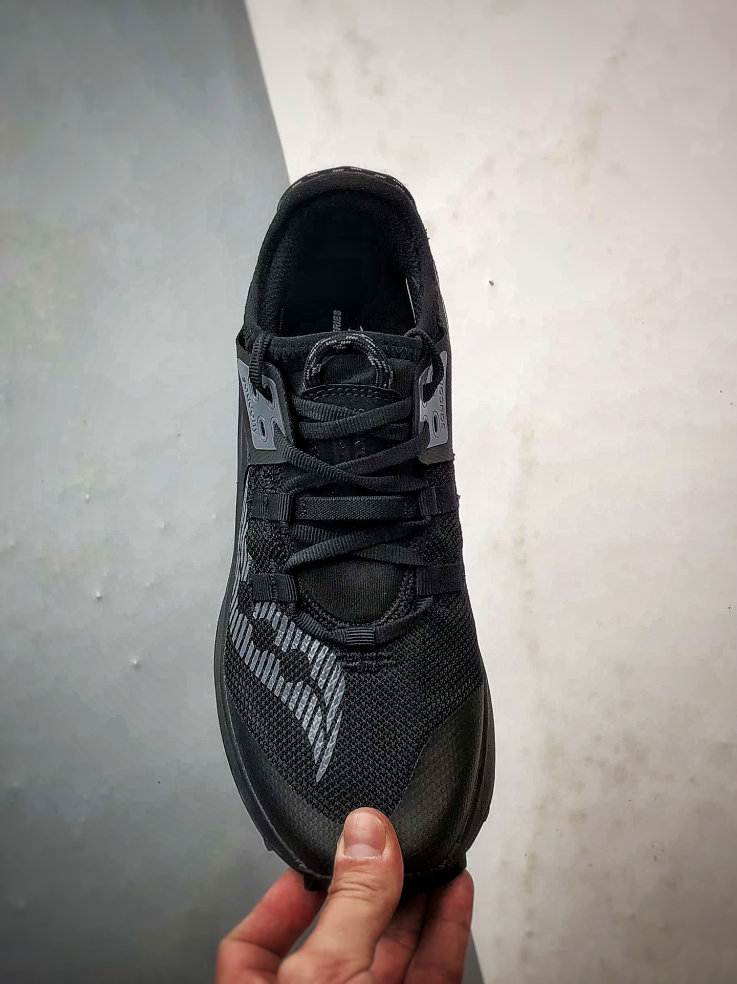 Saucony Endorphin Rift 黑色 咖翼碳板舒适缓震户外越野跑鞋