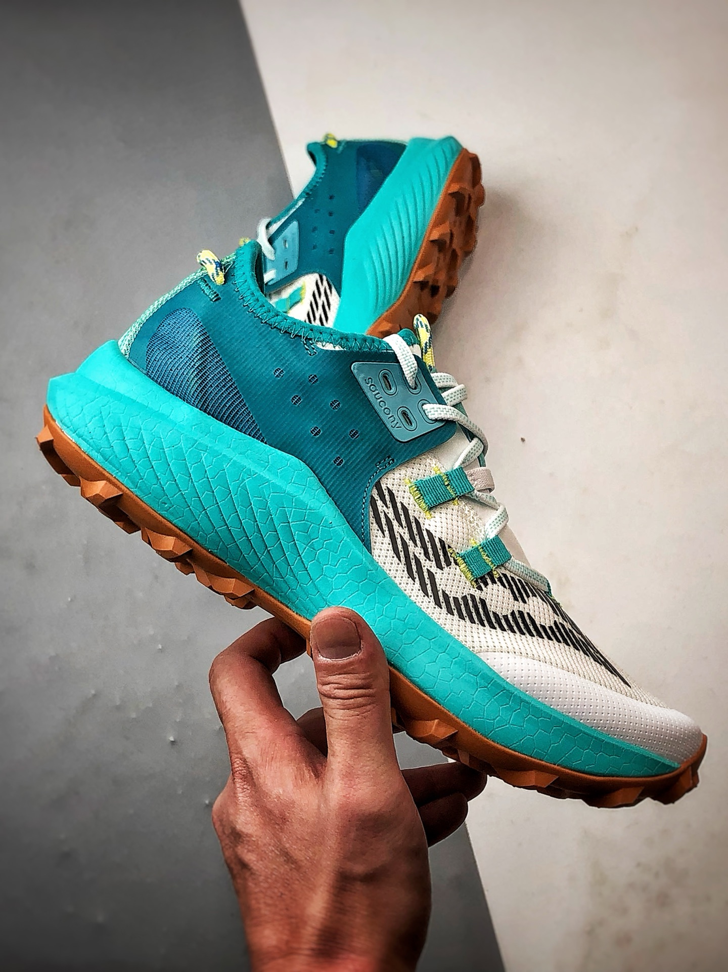 Saucony Endorphin Rift 湖水绿 咖翼碳板舒适缓震户外越野跑鞋