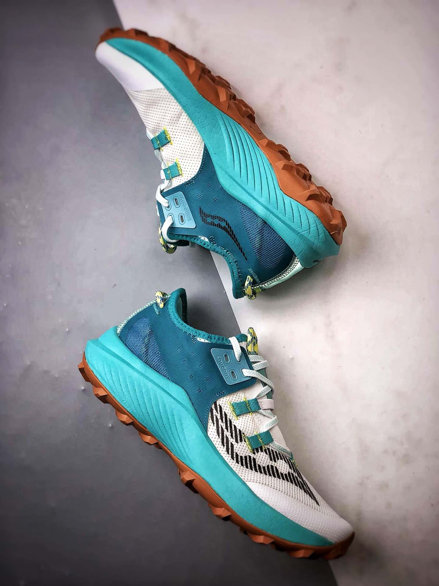 Saucony Endorphin Rift 湖水绿 咖翼碳板舒适缓震户外越野跑鞋