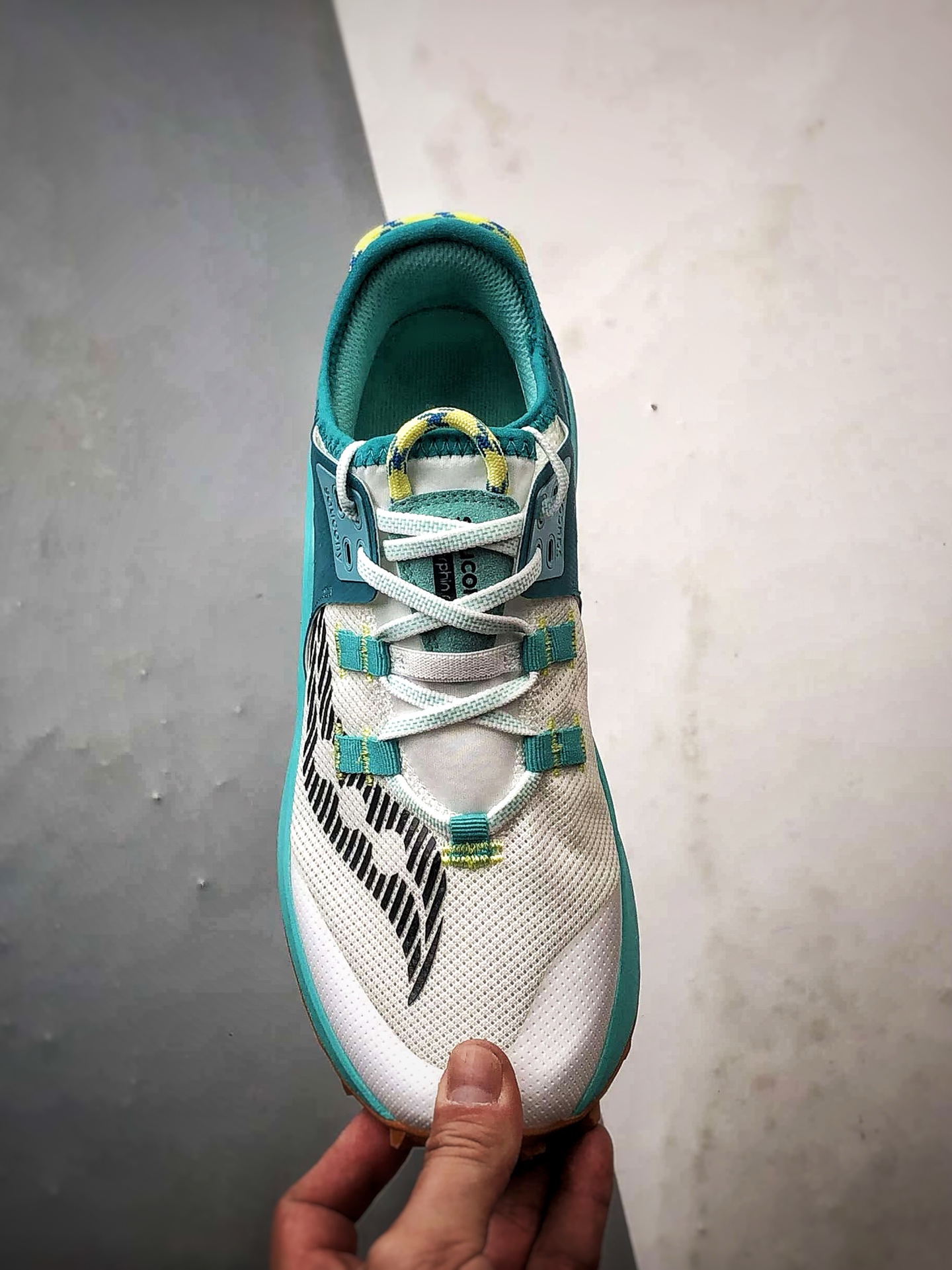 Saucony Endorphin Rift 湖水绿 咖翼碳板舒适缓震户外越野跑鞋