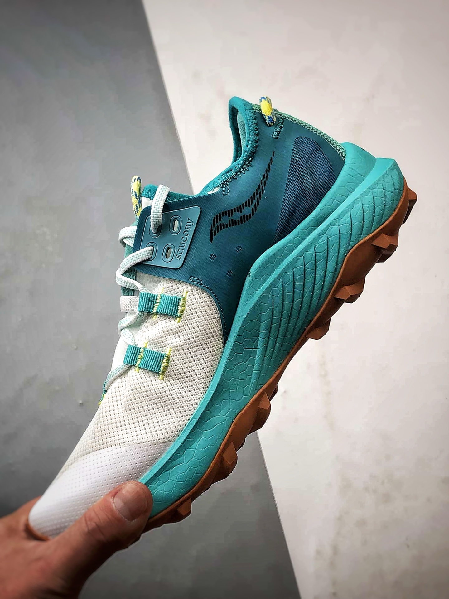 Saucony Endorphin Rift 湖水绿 咖翼碳板舒适缓震户外越野跑鞋