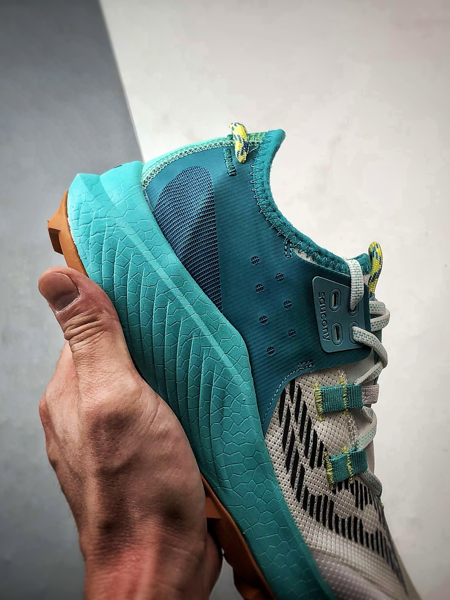 Saucony Endorphin Rift 湖水绿 咖翼碳板舒适缓震户外越野跑鞋