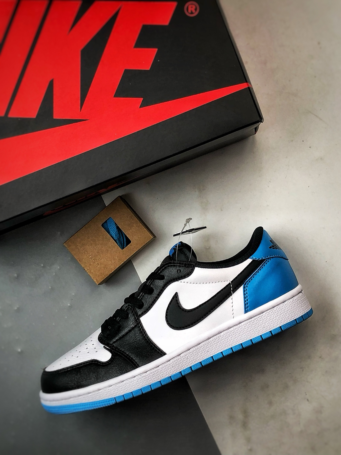 Air Jordan 1 Retro Low 黑白蓝 CZ0790-104