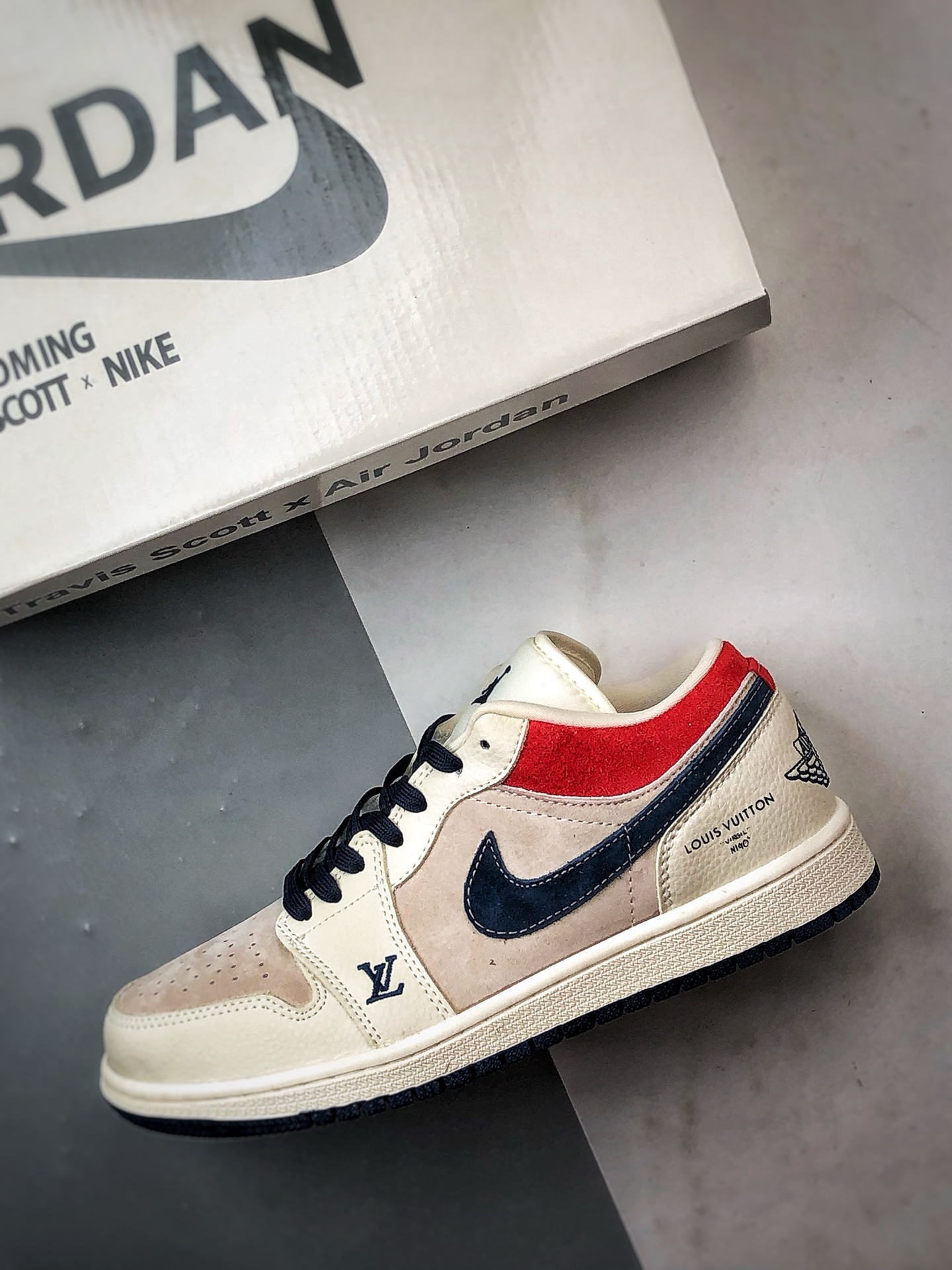 Air Jordan 1 Low ”高端定制” LV米灰蓝红 LD8888-009