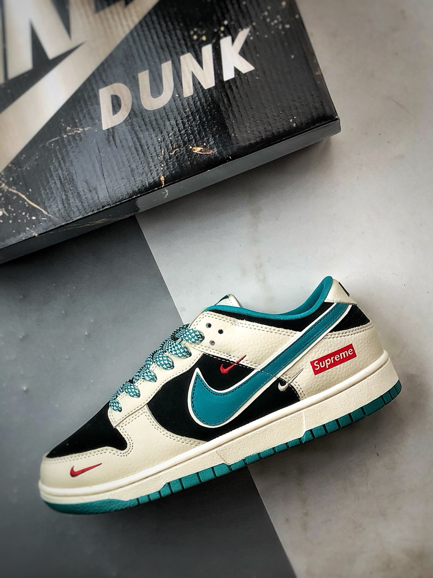 NK Dunk Low Retro ”DIY高端定制” Sup黑白绿 低帮休闲运动板鞋 SJ8888-004 NK Dunk Low Retro ”DIY高端定制” Sup黑白绿 低帮休闲运动板鞋 SJ8888-004