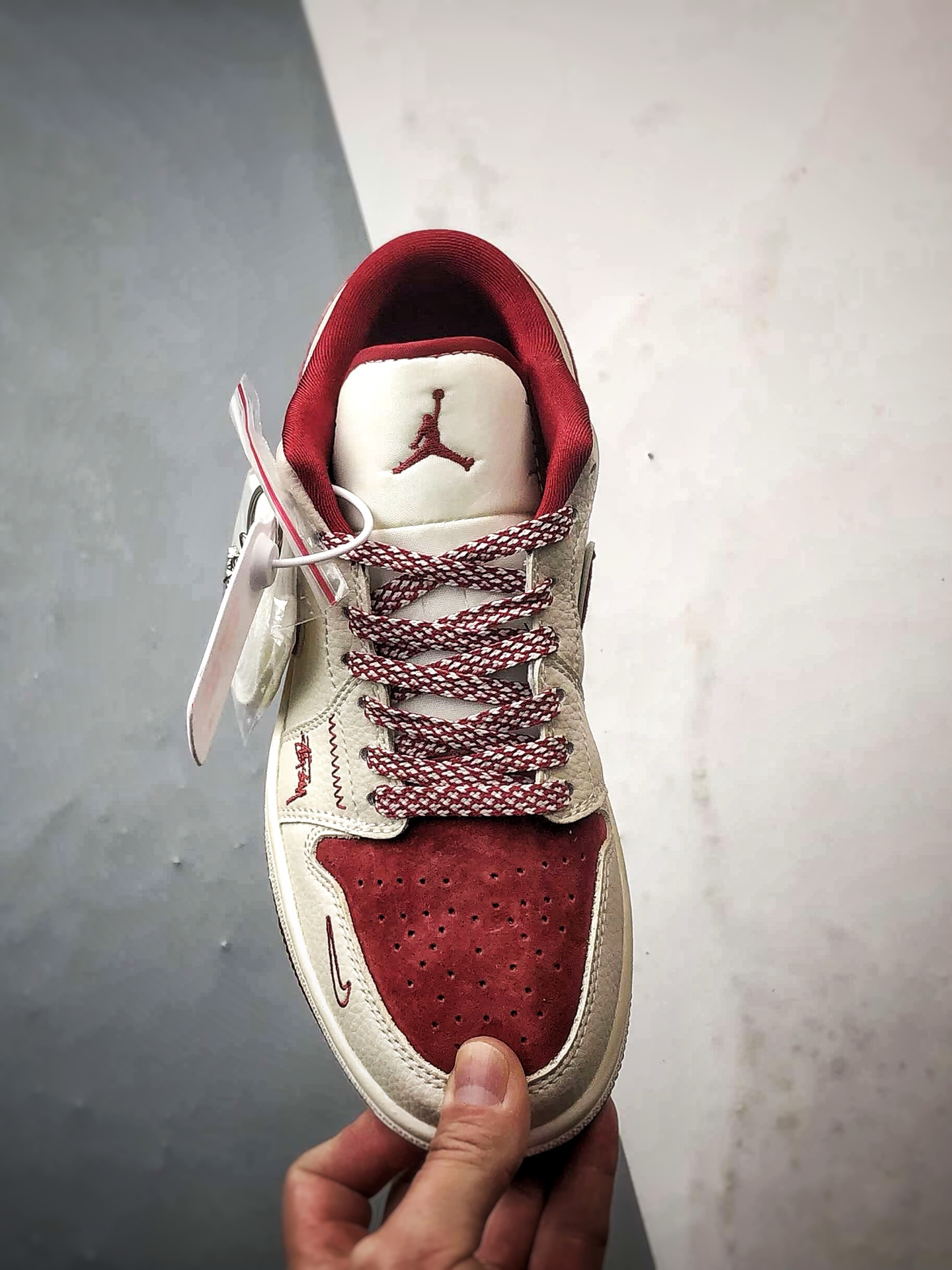 Air Jordan 1 Low ”高端定制” 斯图西米白红钩 LR8888-016-High Quatity Cheap Brand wholesale wholesaler seller Clothes Bags handbags Sneakers Top Fashion Clothing Shoes from China Factory Chinese suppliers best Quality Beautiful Price Air Jordan 1 Low ”高端定制” 斯图西米白红钩 LR8888-016