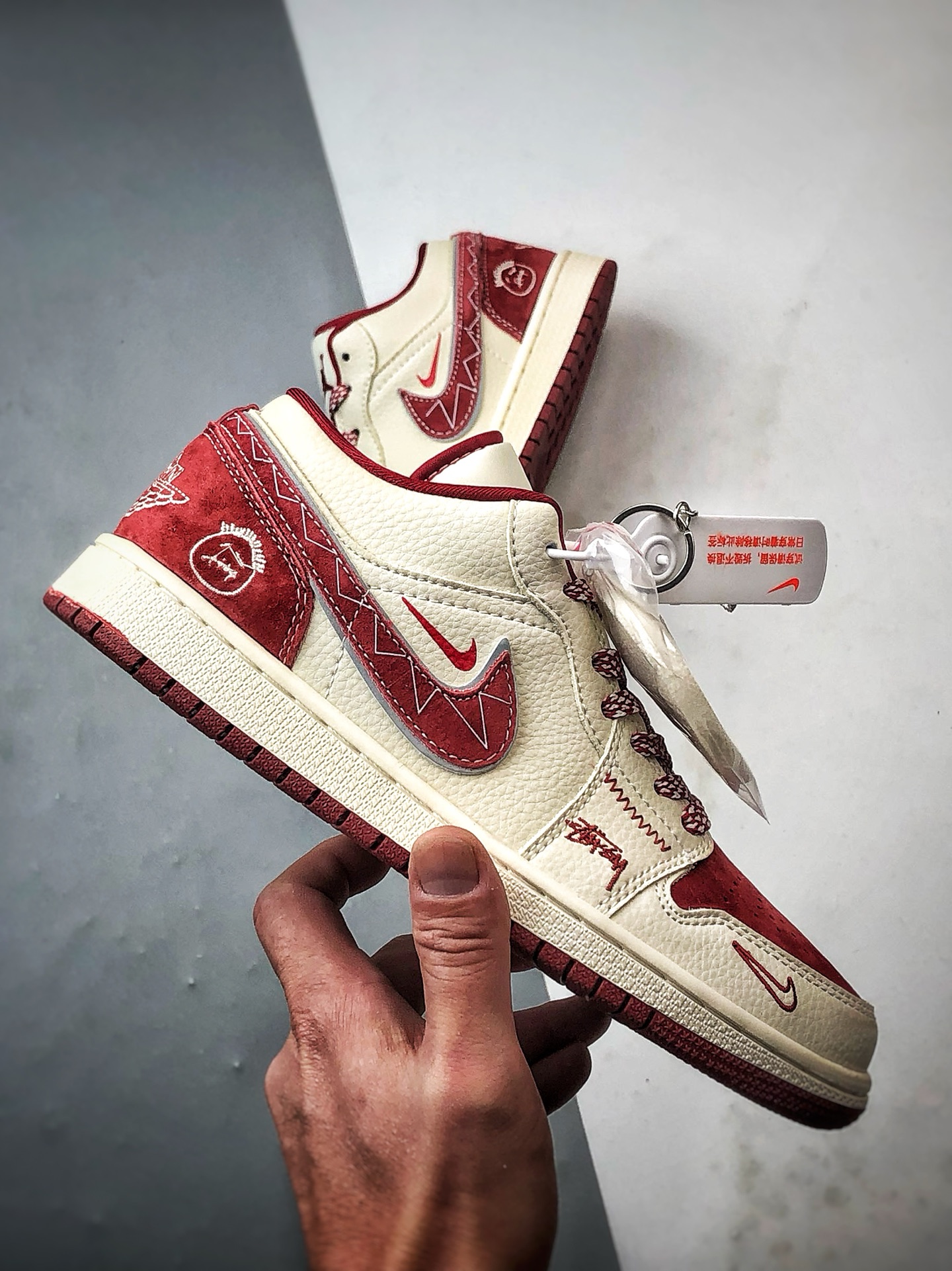 Air Jordan 1 Low ”高端定制” 斯图西米白红钩 LR8888-016-High Quatity Cheap Brand wholesale wholesaler seller Clothes Bags handbags Sneakers Top Fashion Clothing Shoes from China Factory Chinese suppliers best Quality Beautiful Price Air Jordan 1 Low ”高端定制” 斯图西米白红钩 LR8888-016