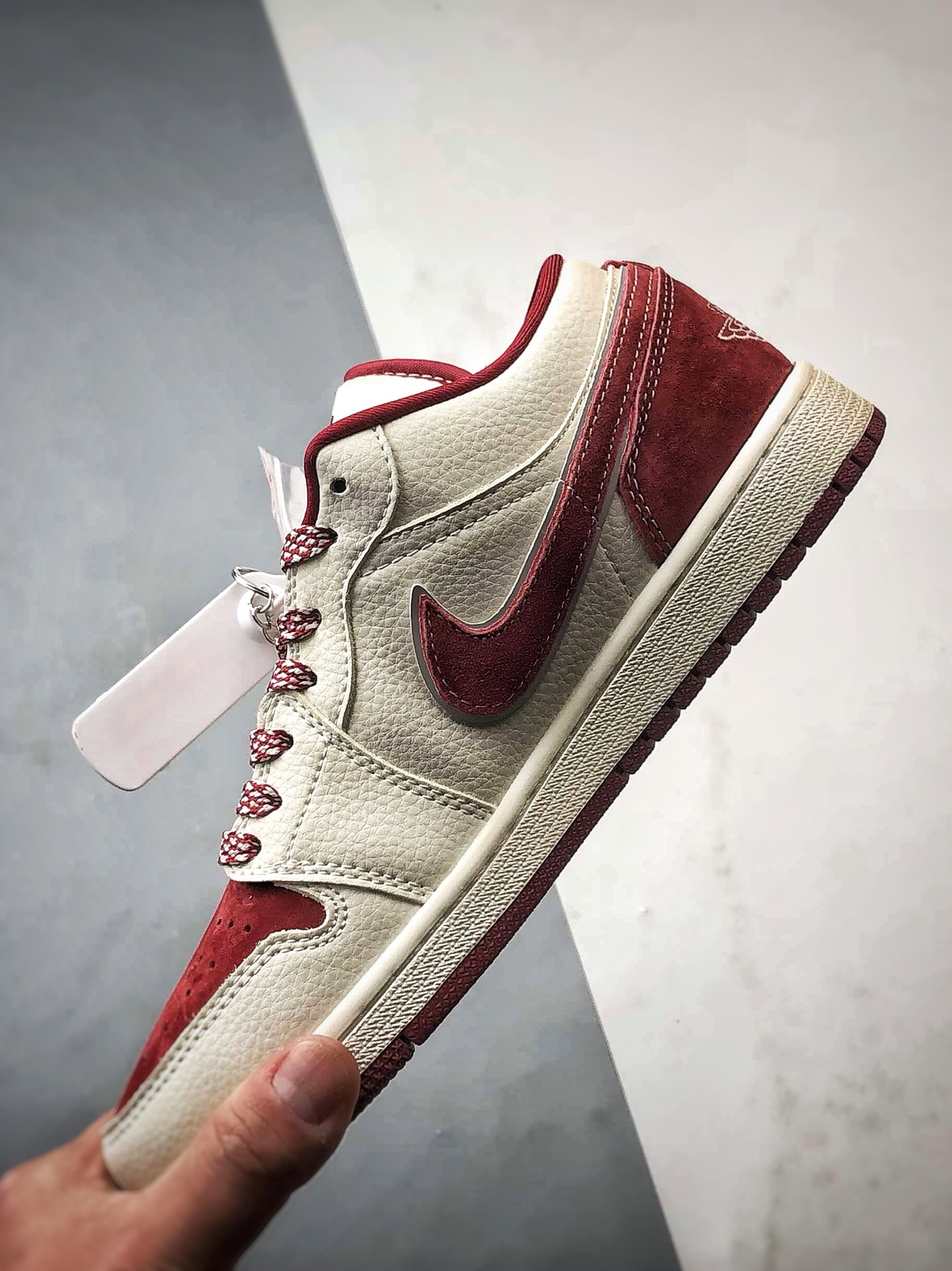 Air Jordan 1 Low ”高端定制” 斯图西米白红钩 LR8888-016-High Quatity Cheap Brand wholesale wholesaler seller Clothes Bags handbags Sneakers Top Fashion Clothing Shoes from China Factory Chinese suppliers best Quality Beautiful Price Air Jordan 1 Low ”高端定制” 斯图西米白红钩 LR8888-016