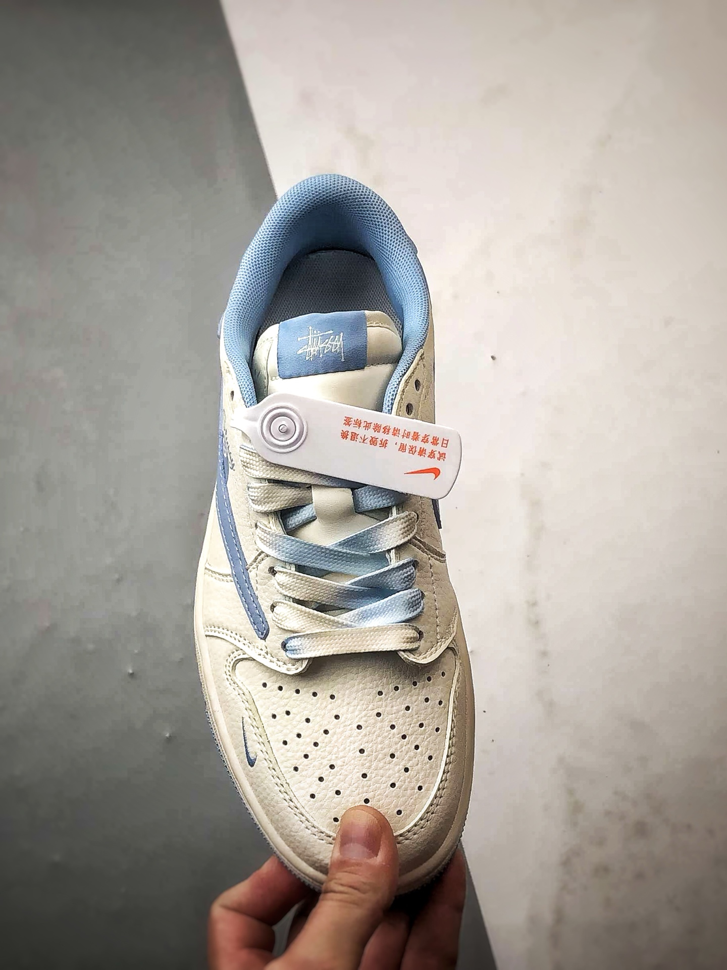 Air Jordan 1 Low ”高端定制” 斯图西米白浅蓝倒钩 XS7089-602