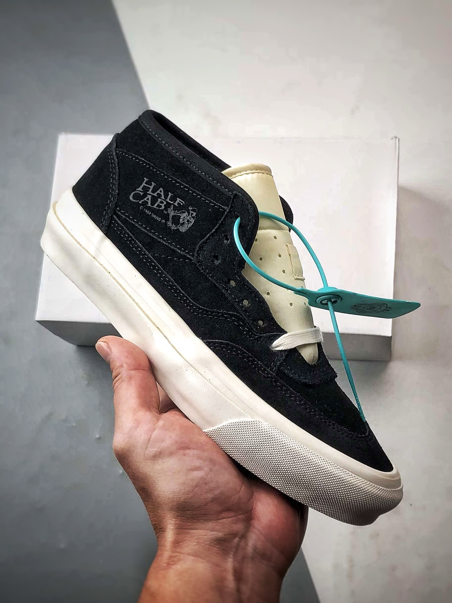 JJJJound x Vans Skate Half Cab 黑色 联名款美式复古休闲中帮滑板鞋 VN000S86BLA JJJJound x Vans Skate Half Cab 黑色 联名款美式复古休闲中帮滑板鞋 VN000S86BLA