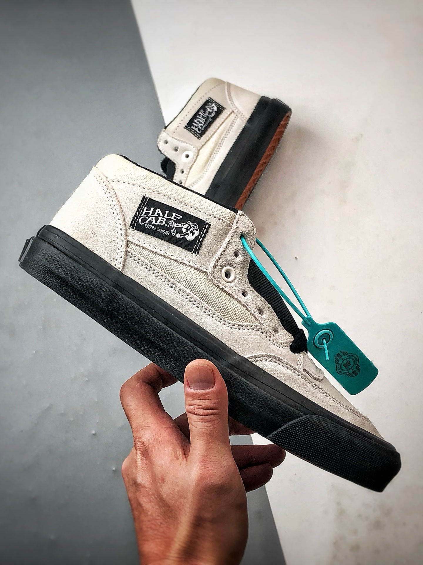 Vans Premium Half Cab 白黑 美式复古防滑耐磨休闲中帮滑板鞋 VN000CXJYB2