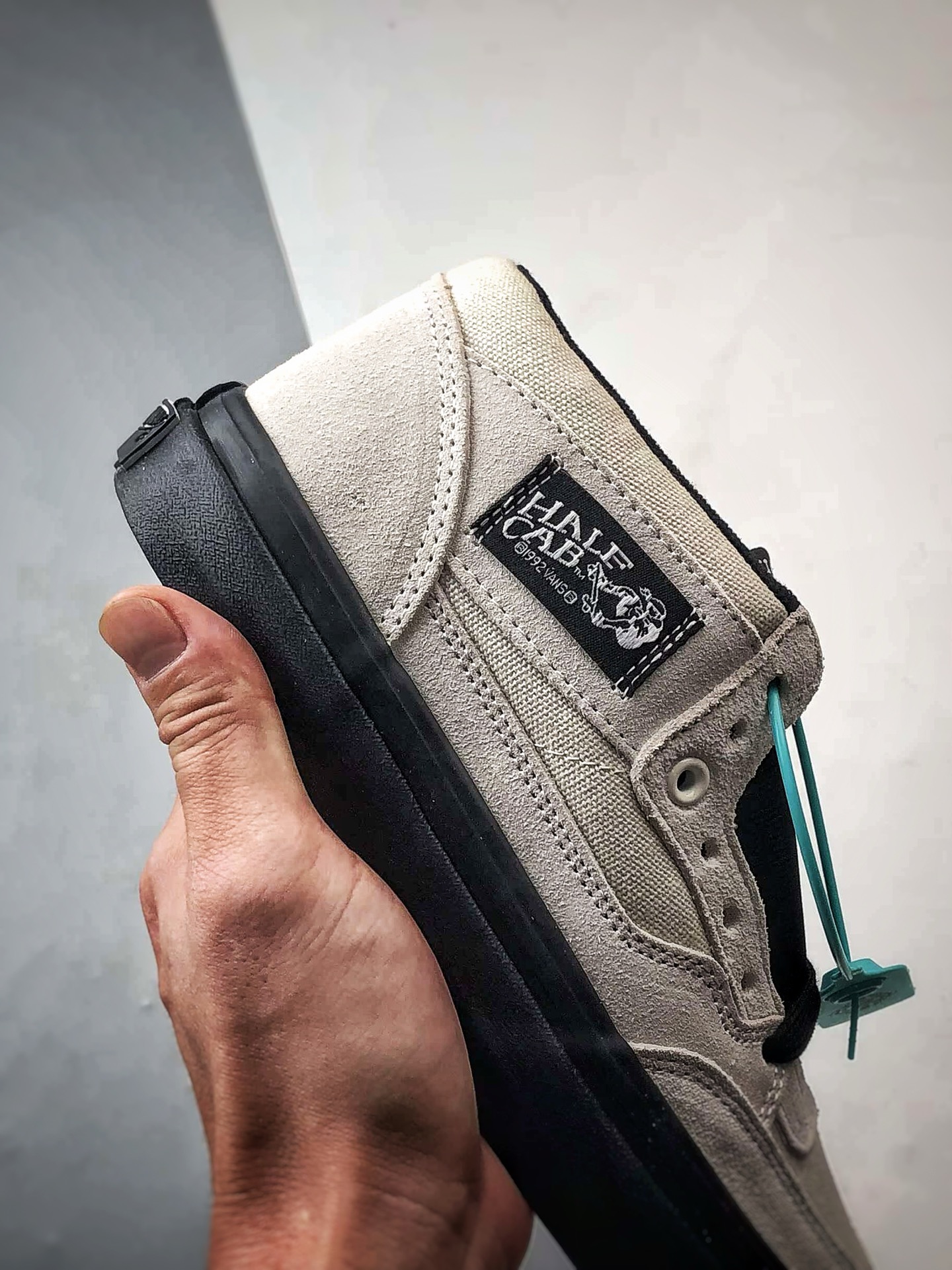 Vans Premium Half Cab 白黑 美式复古防滑耐磨休闲中帮滑板鞋 VN000CXJYB2