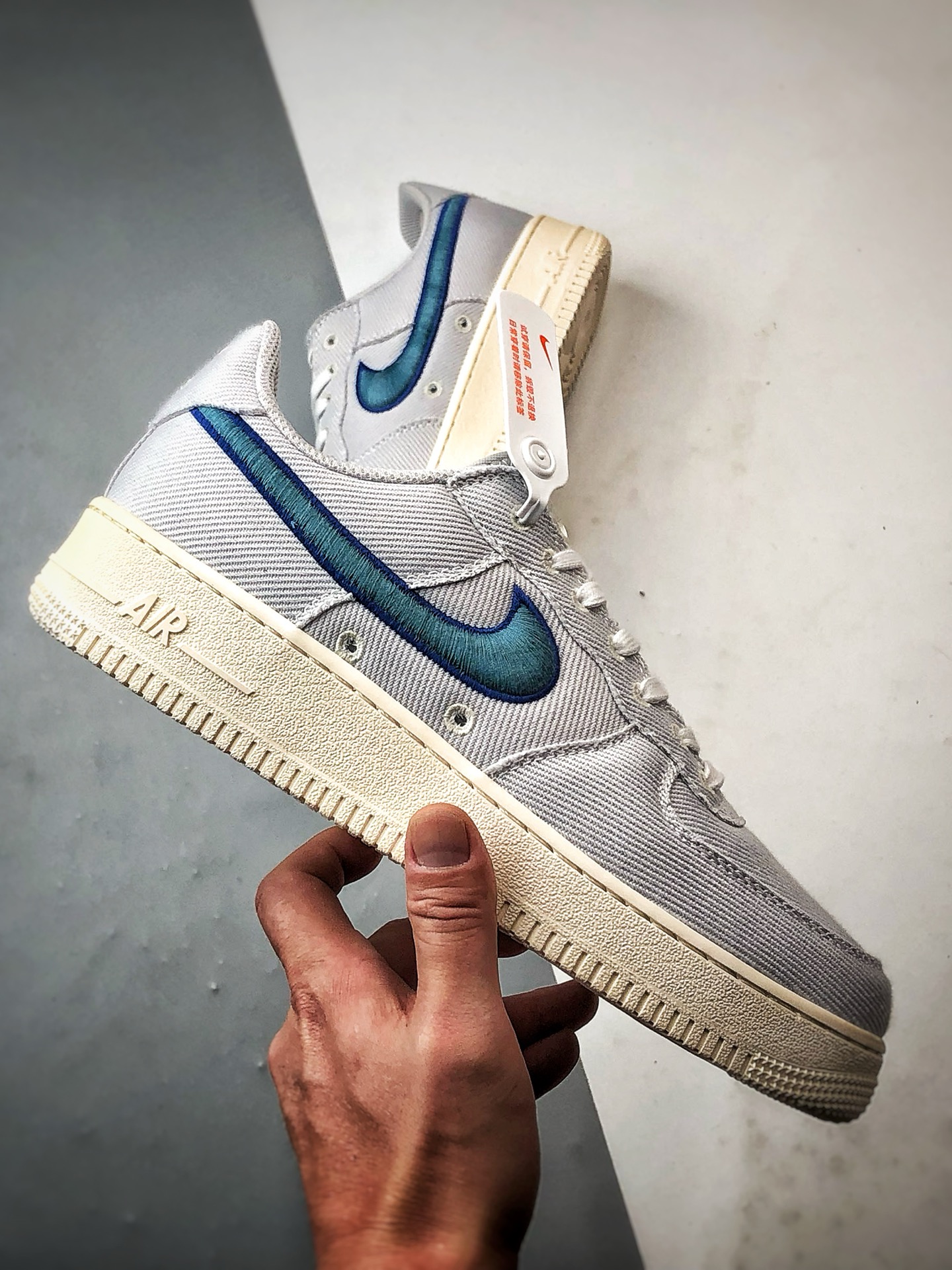 Air Force 1 Low 布面灰蓝刺绣钩 HV1204-001 Air Force 1 Low 布面灰蓝刺绣钩 HV1204-001