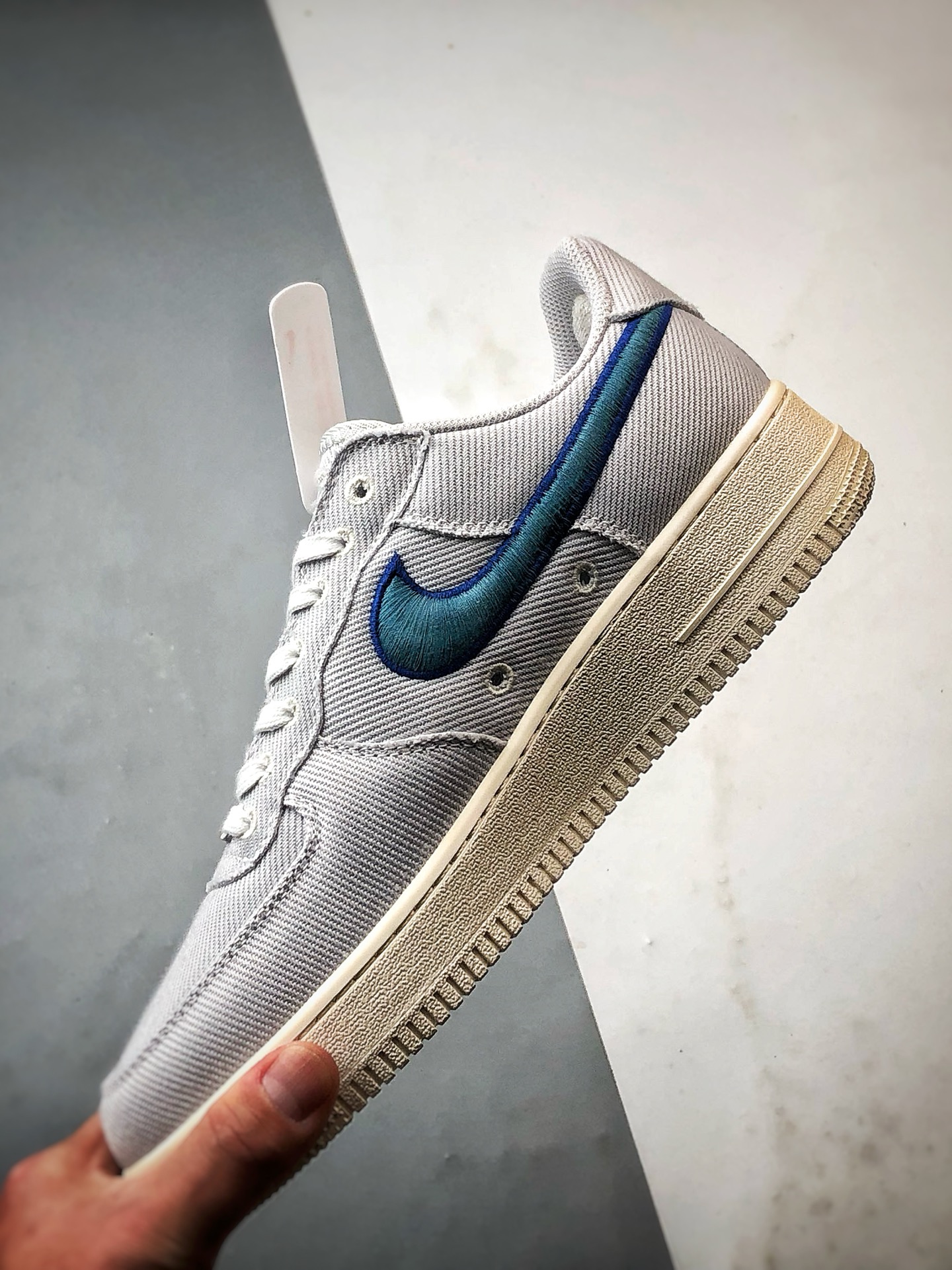 Air Force 1 Low 布面灰蓝刺绣钩 HV1204-001 Air Force 1 Low 布面灰蓝刺绣钩 HV1204-001