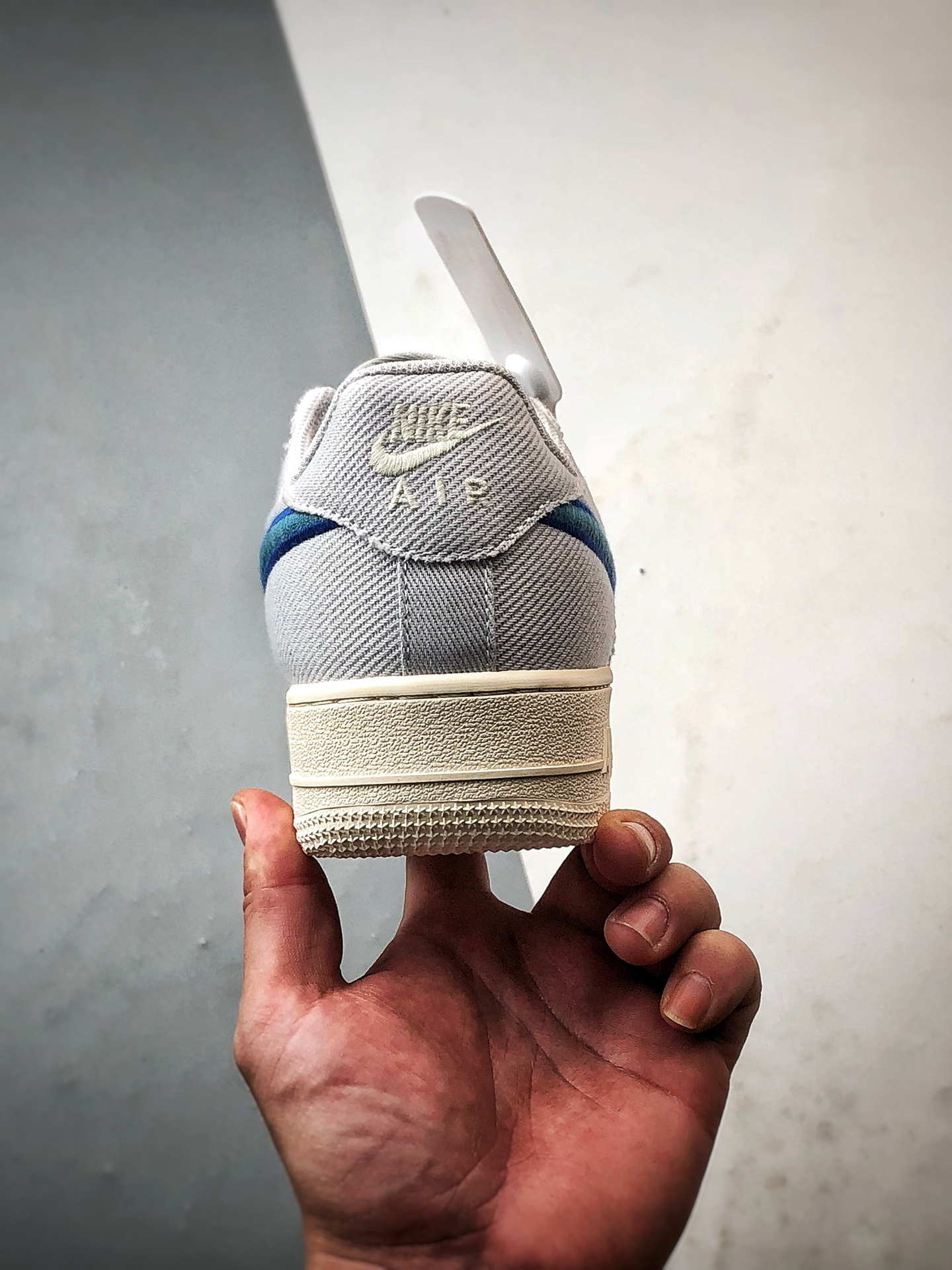 Air Force 1 Low 布面灰蓝刺绣钩 HV1204-001 Air Force 1 Low 布面灰蓝刺绣钩 HV1204-001