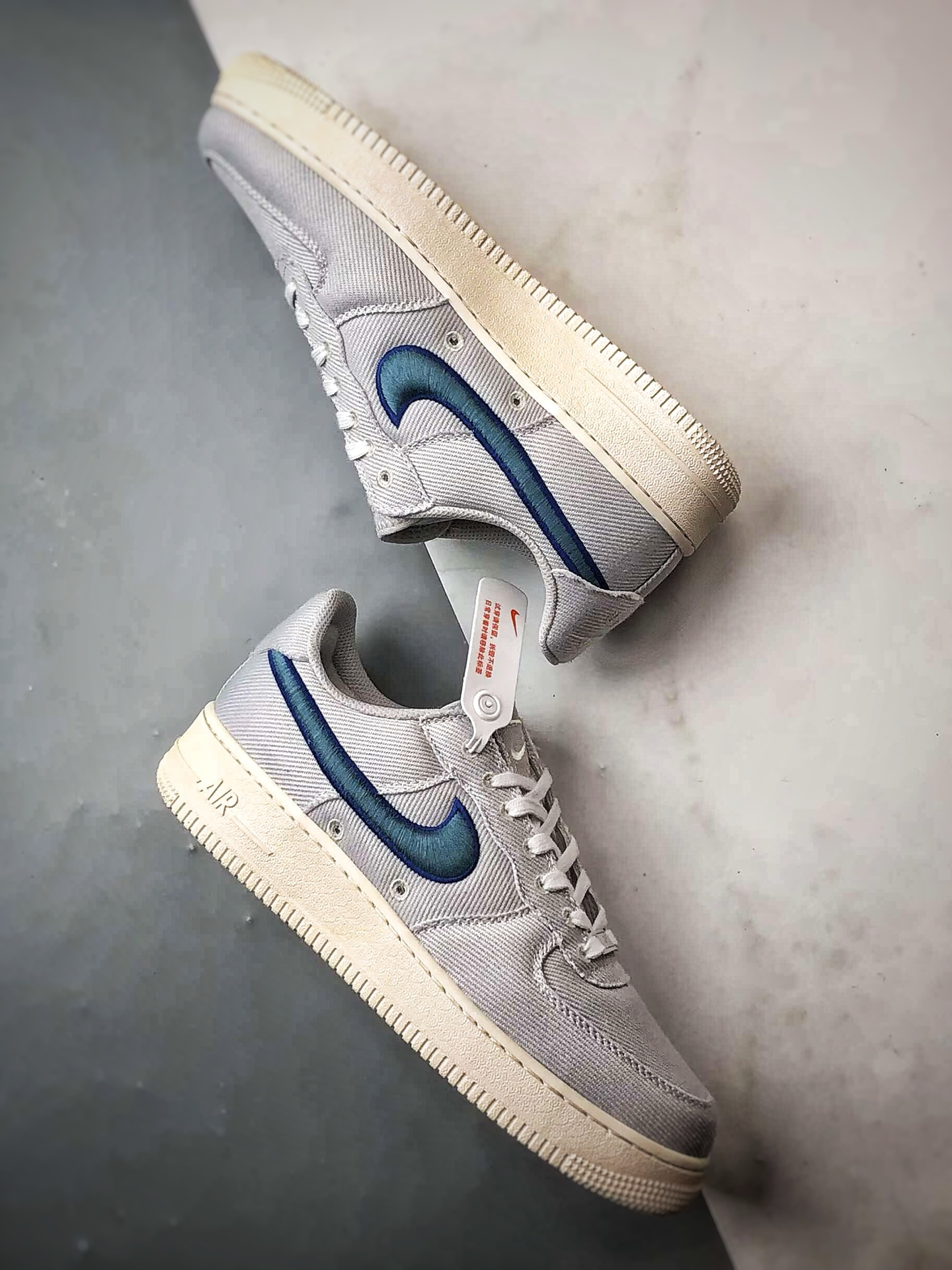 Air Force 1 Low 布面灰蓝刺绣钩 HV1204-001 Air Force 1 Low 布面灰蓝刺绣钩 HV1204-001