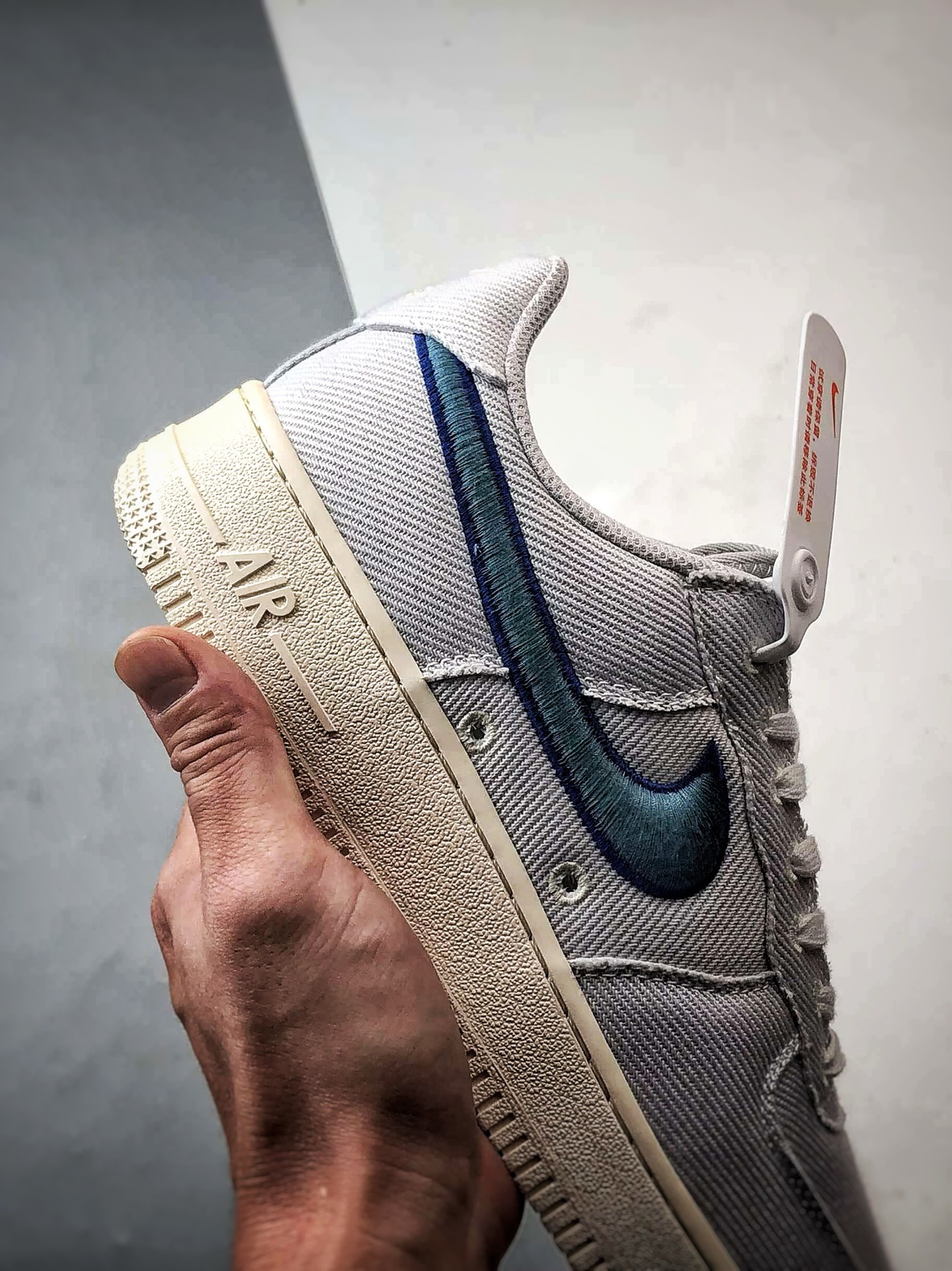 Air Force 1 Low 布面灰蓝刺绣钩 HV1204-001 Air Force 1 Low 布面灰蓝刺绣钩 HV1204-001