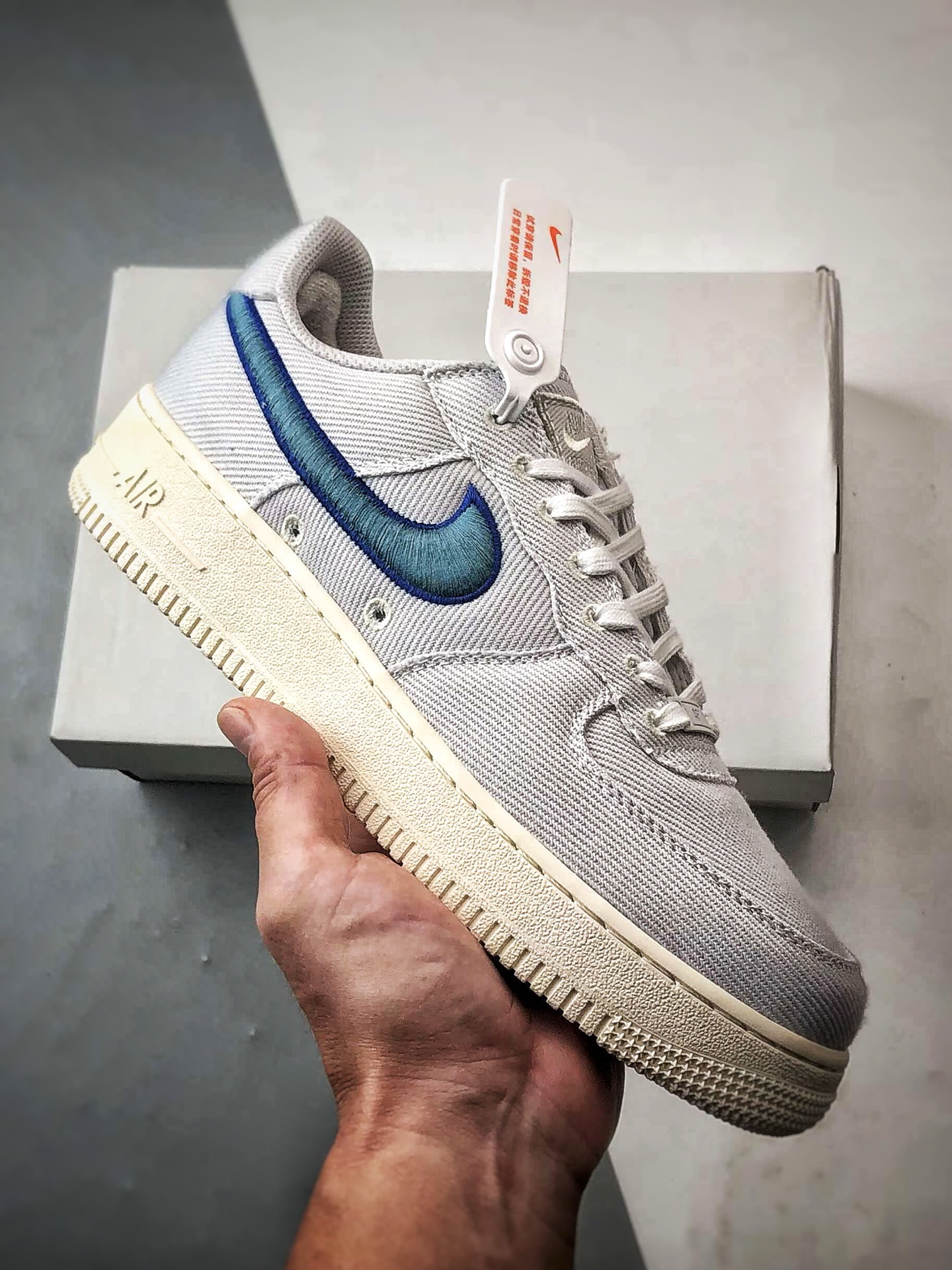 Air Force 1 Low 布面灰蓝刺绣钩 HV1204-001 Air Force 1 Low 布面灰蓝刺绣钩 HV1204-001