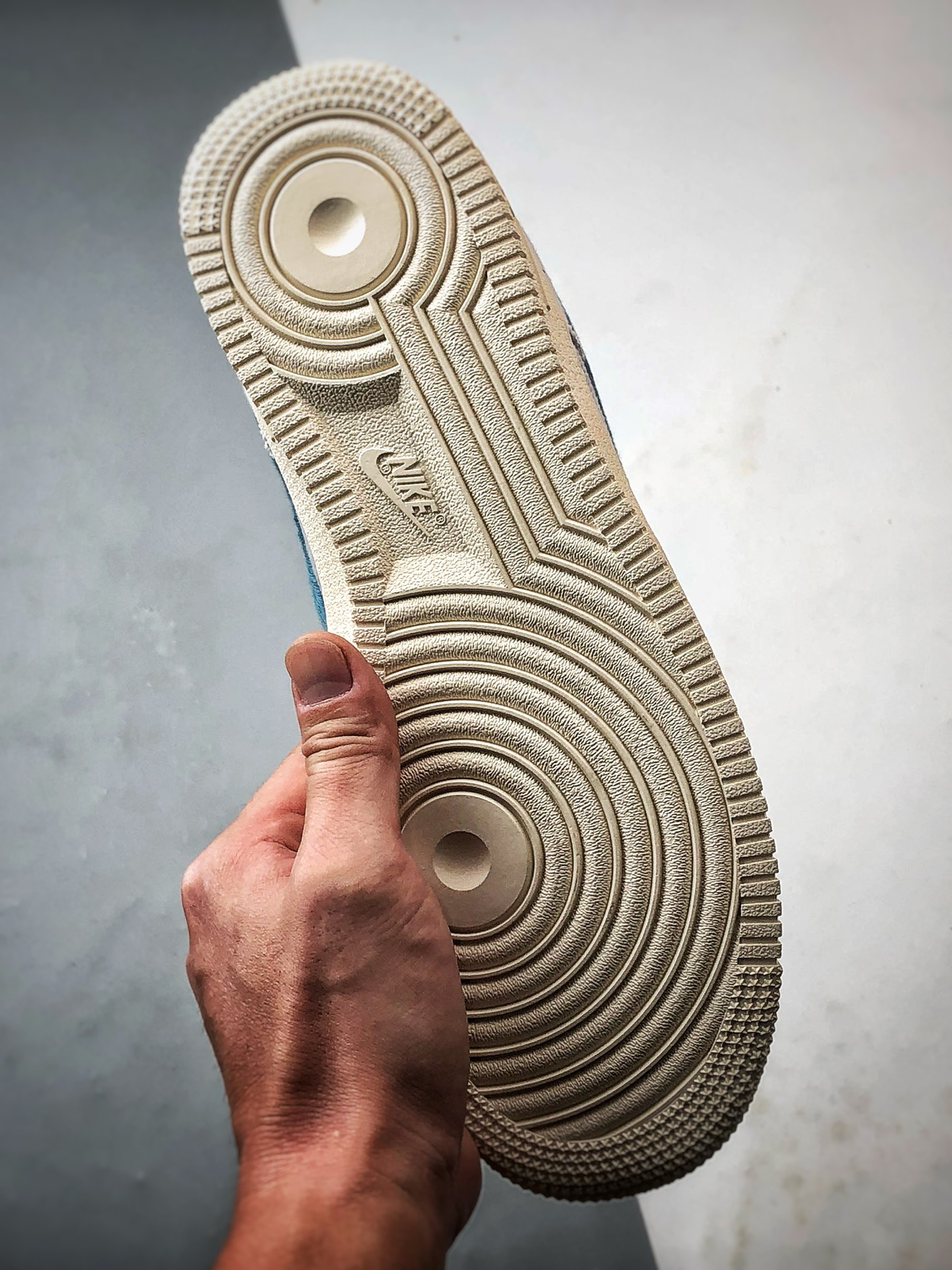 Air Force 1 Low 布面灰蓝刺绣钩 HV1204-001 Air Force 1 Low 布面灰蓝刺绣钩 HV1204-001