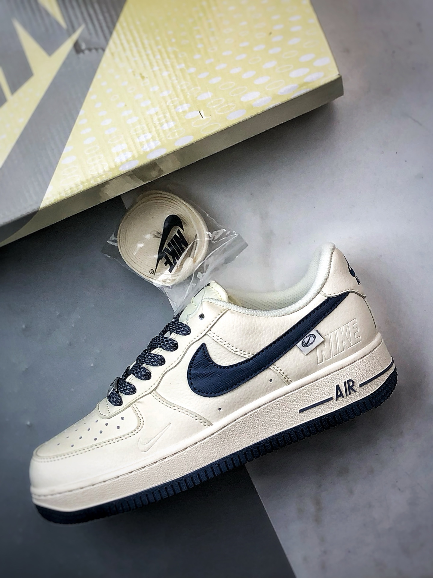 Air Force 1 '07 Low 米白藏蓝 SM6668-122 Air Force 1 '07 Low 米白藏蓝 SM6668-122