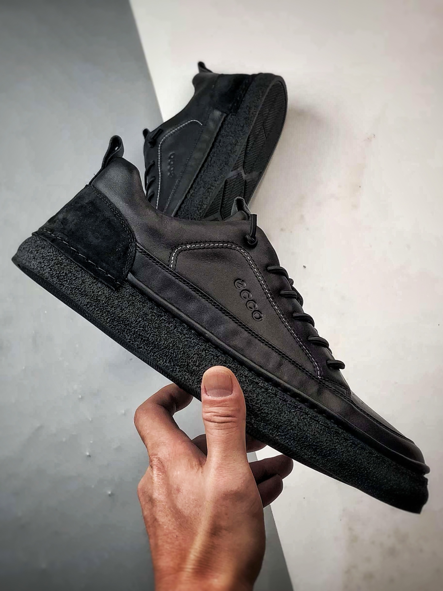 Ecco/爱步 街头户外系列 简约时尚百搭防滑男士休闲鞋 958836