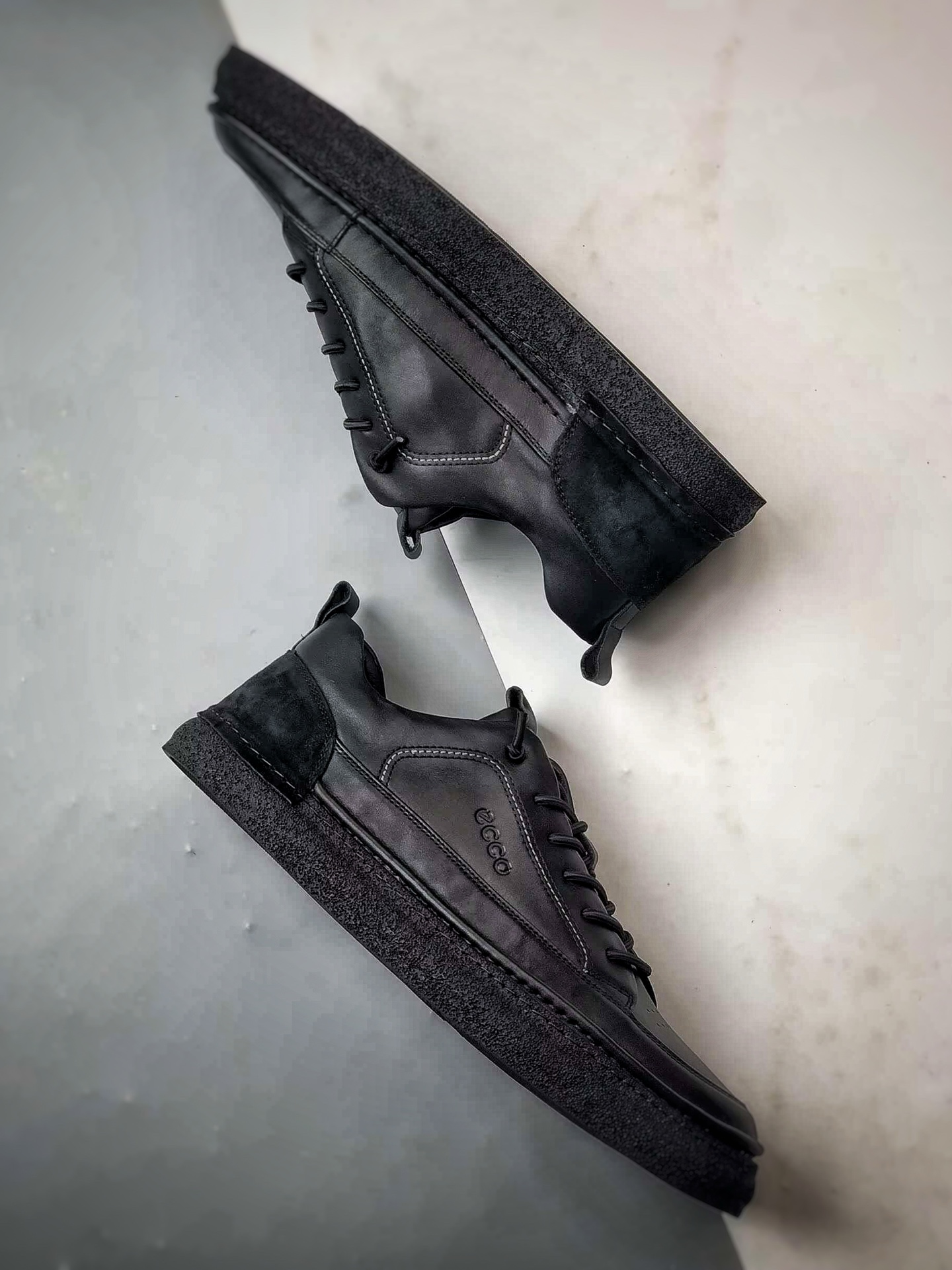 Ecco/爱步 街头户外系列 简约时尚百搭防滑男士休闲鞋 958836