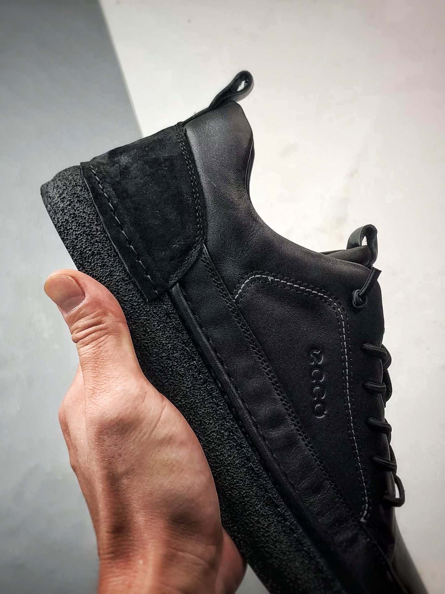 Ecco/爱步 街头户外系列 简约时尚百搭防滑男士休闲鞋 958836