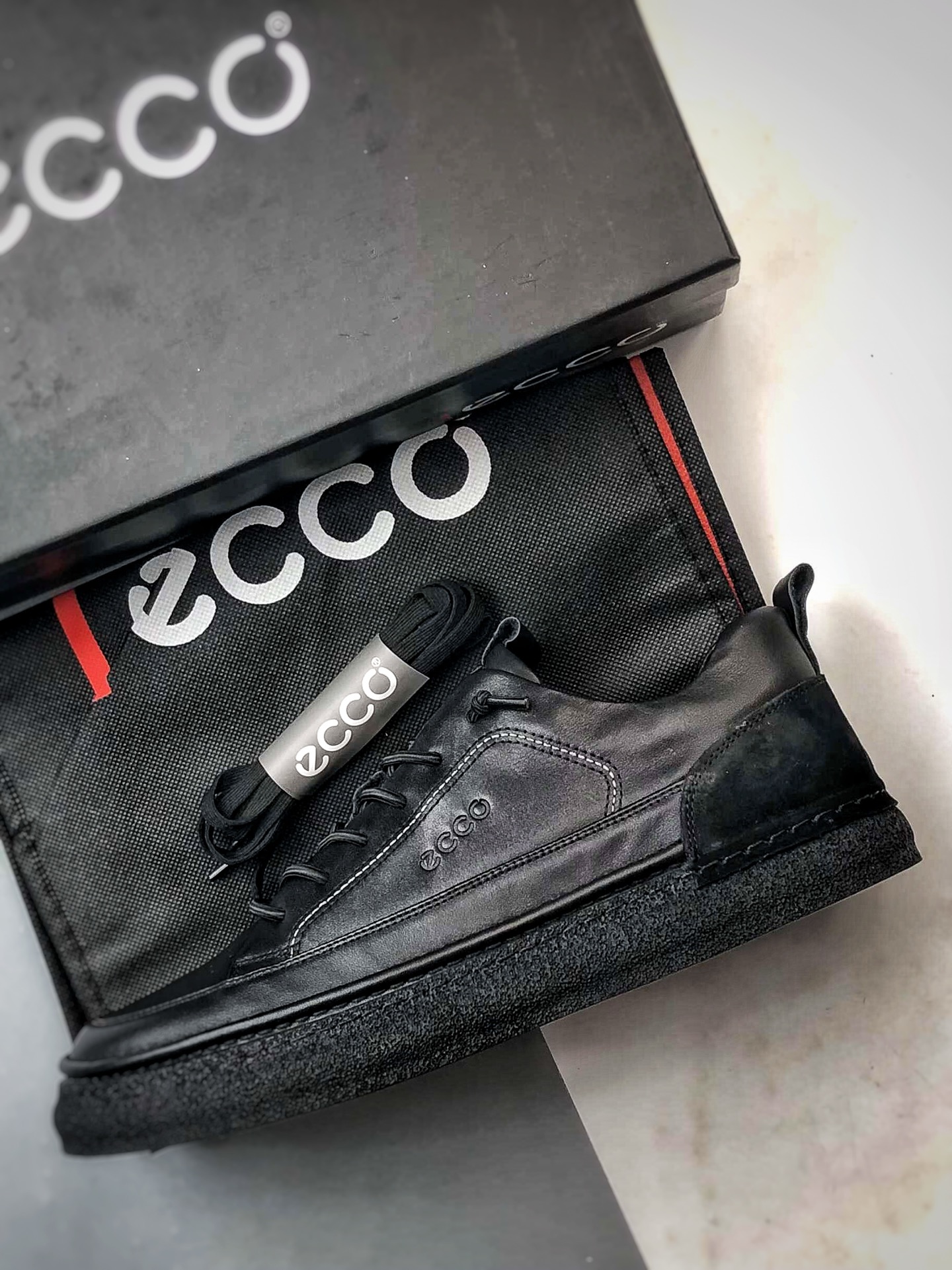 Ecco/爱步 街头户外系列 简约时尚百搭防滑男士休闲鞋 958836