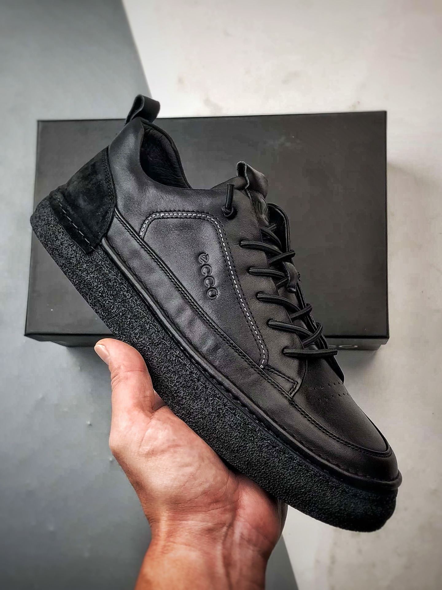 Ecco/爱步 街头户外系列 简约时尚百搭防滑男士休闲鞋 958836