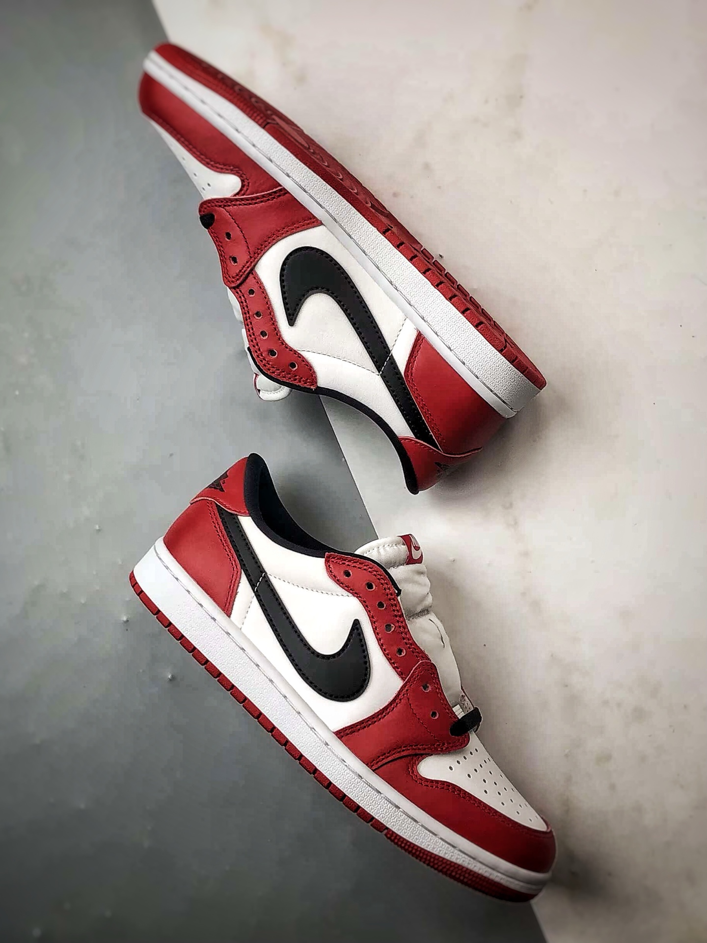 Air Jordan 1 Retro Low ”Chicago” 芝加哥红白黑 HQ6998-600