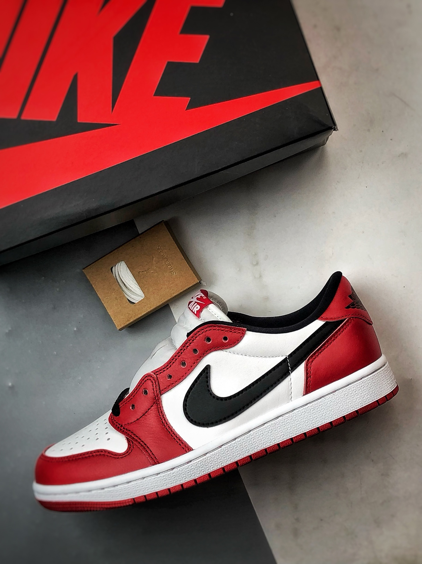 Air Jordan 1 Retro Low ”Chicago” 芝加哥红白黑 HQ6998-600