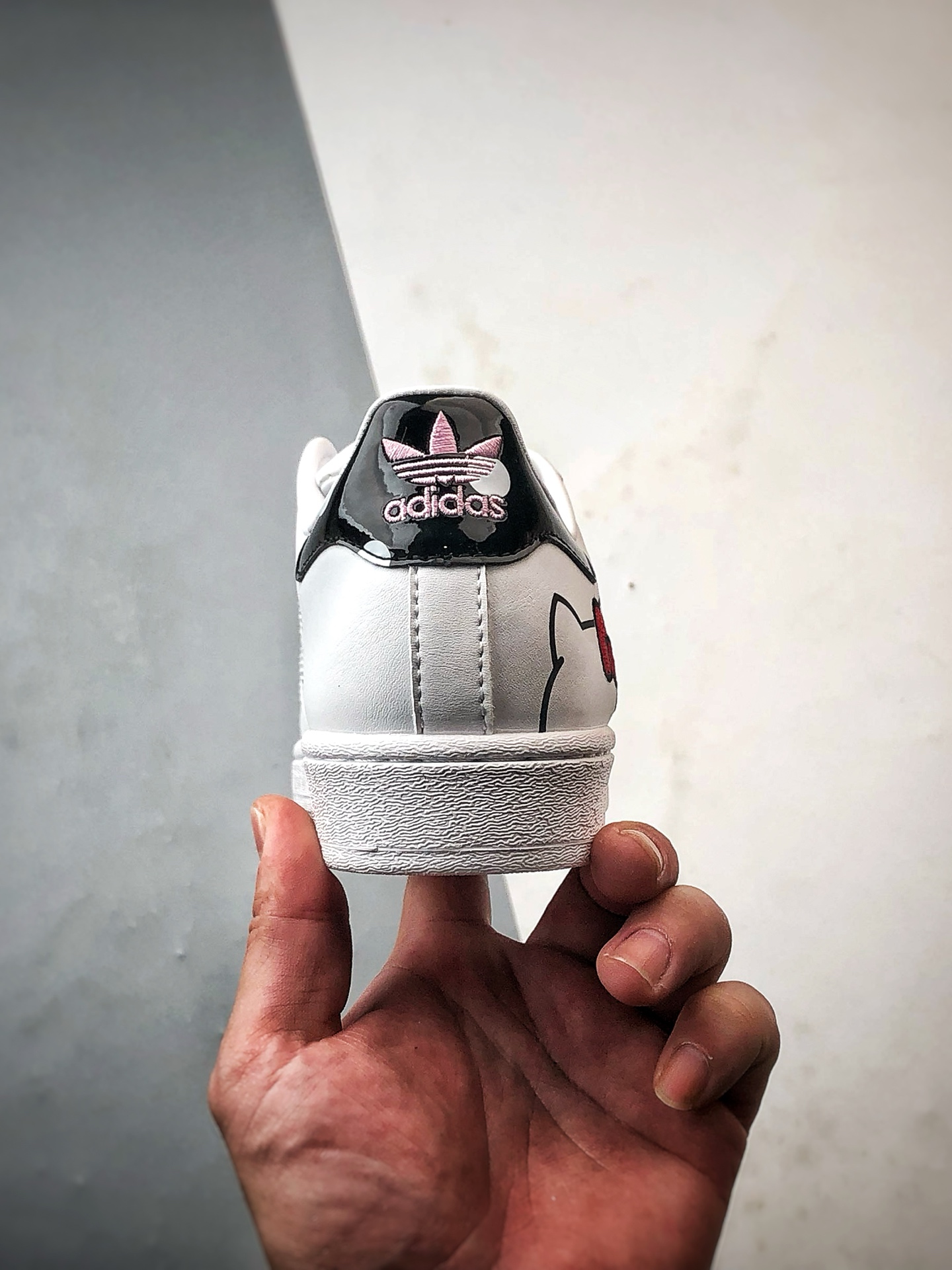 Hello Kitty x AD Originals Superstar 联名白黑贝壳头 GW7168