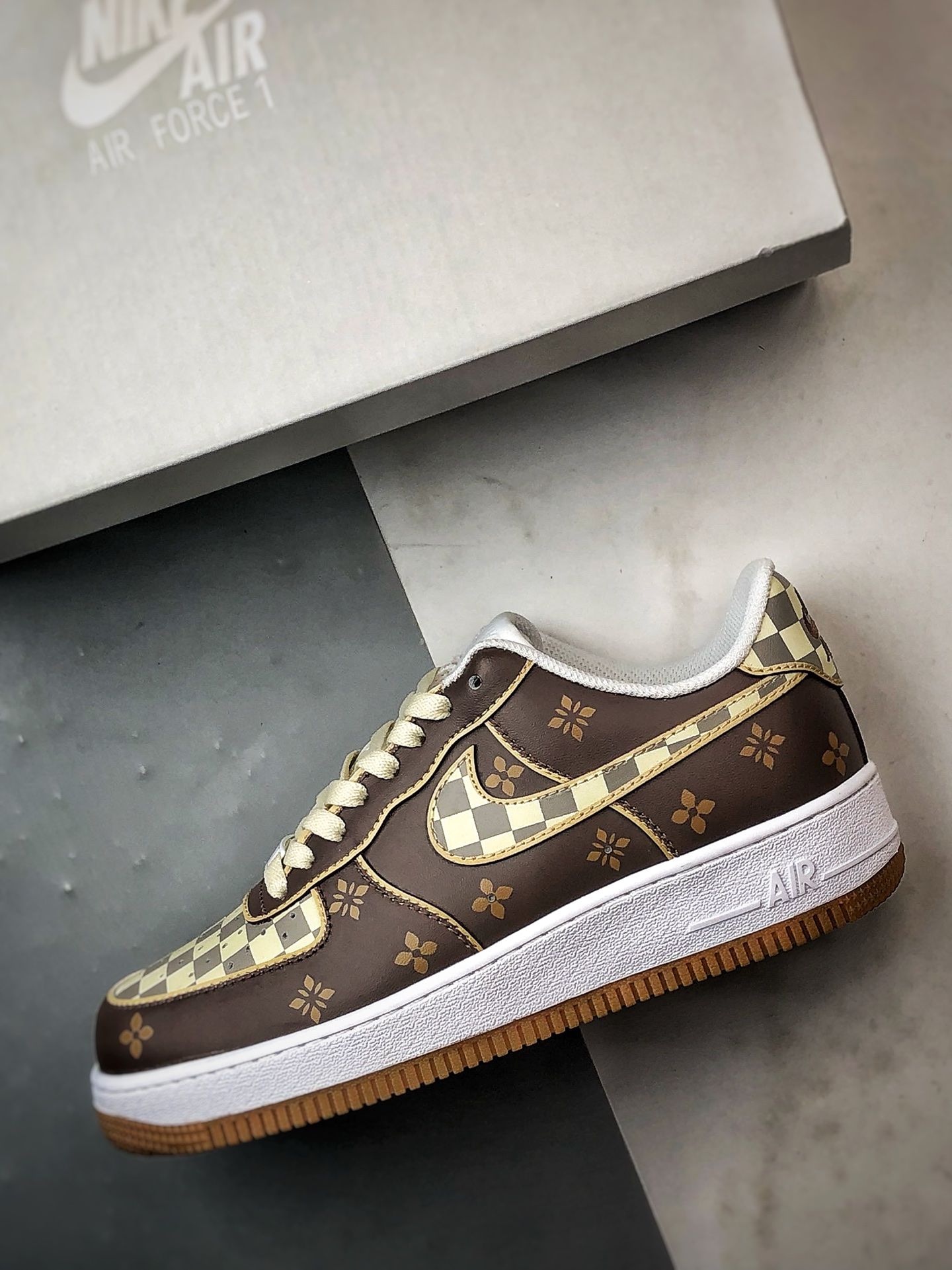 Air Force 1 '07 Low 印花棕米格子 DJ2739-100