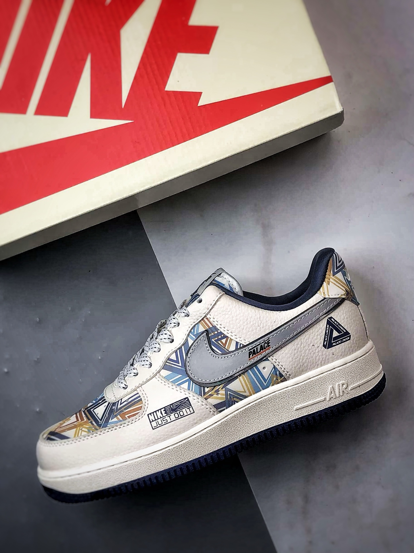 Palace x Air Force 1 Low 涂鸦米蓝灰 XL1979-122