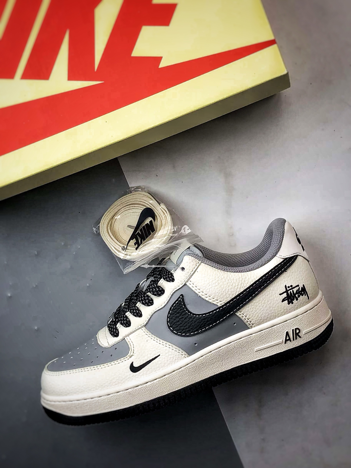 Stussy x Air Force 1 Low 米灰黑 原 JS8028-017