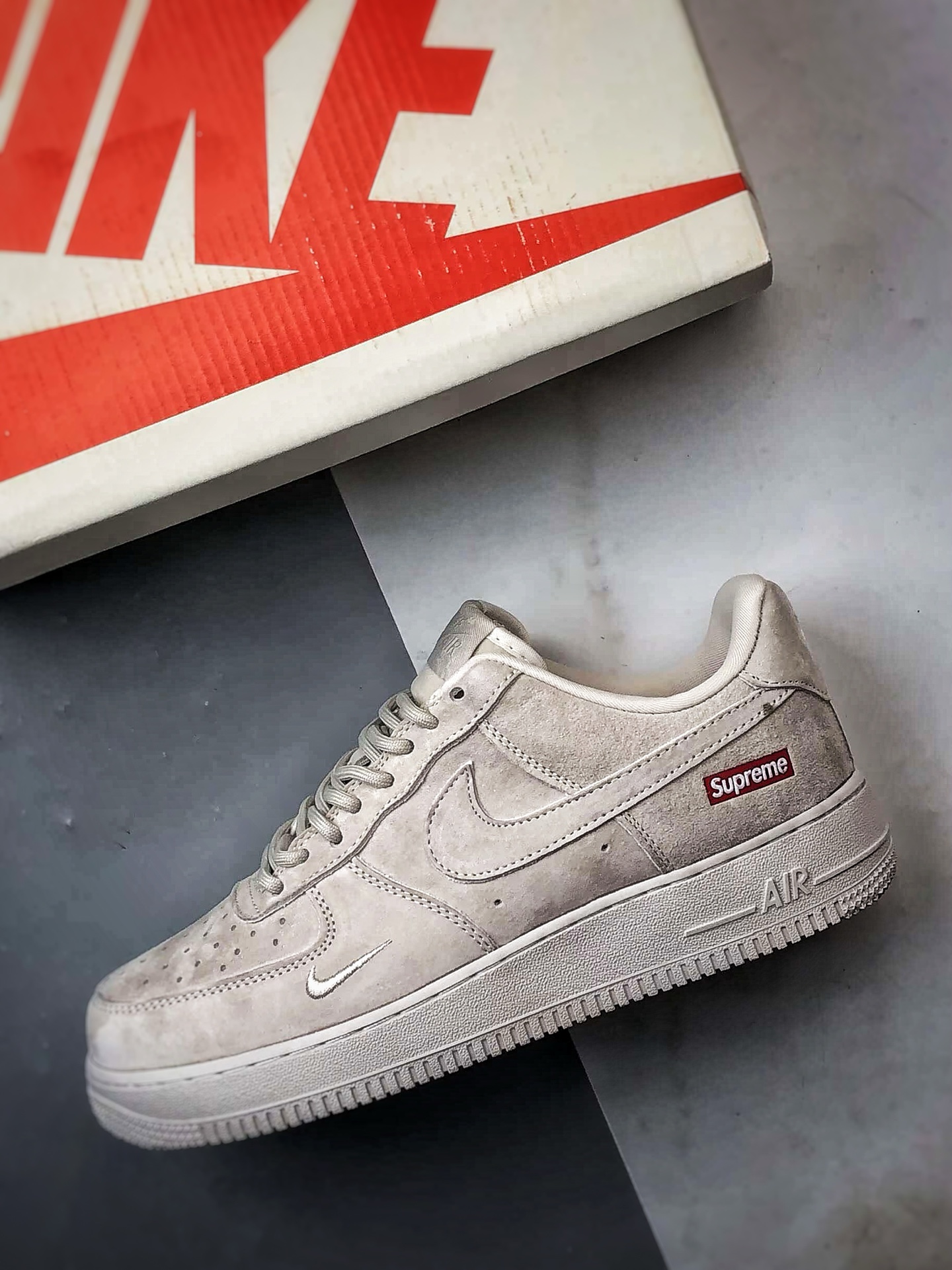 Sup x Air Force 1 Low 米灰麂皮 DF0188-116