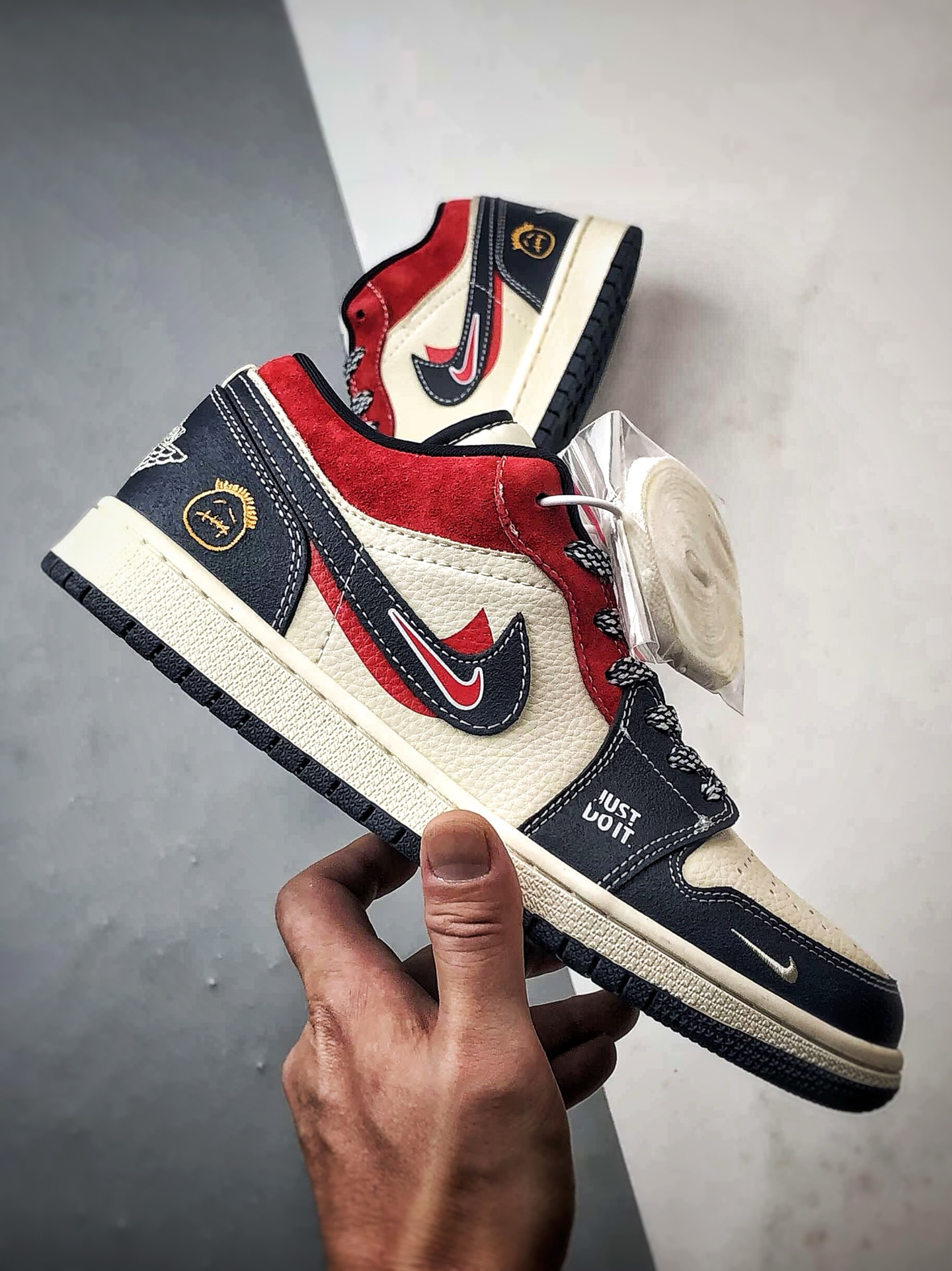 Air Jordan 1 Low ”高端定制” 鬼脸米蓝红 LR8888-017