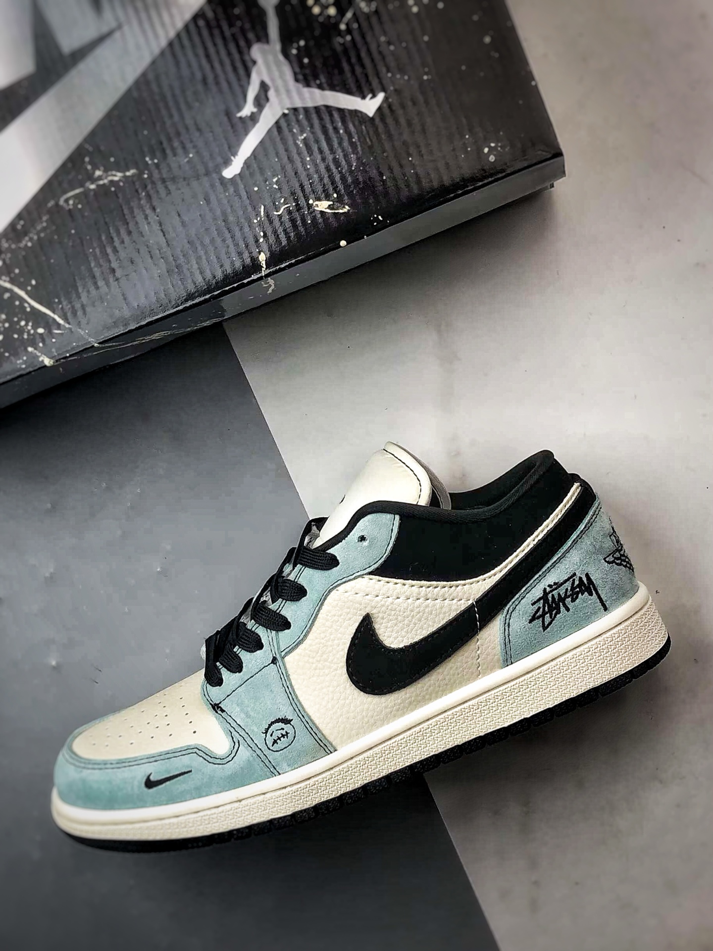 Air Jordan 1 Low ”高端定制” 斯图西米蓝黑 QJ1988-005