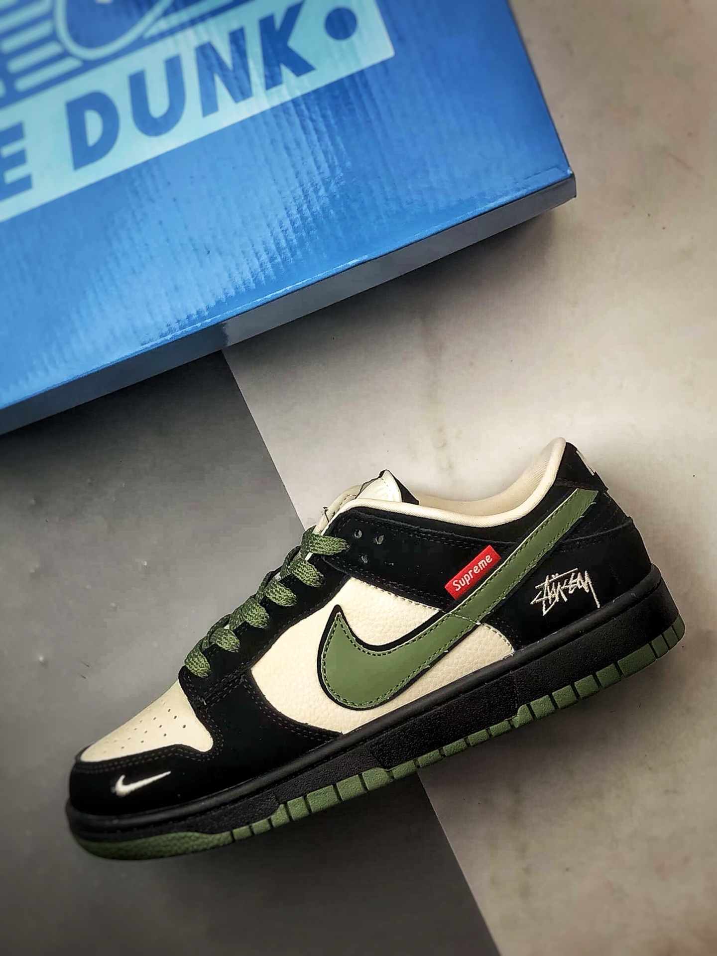 NK Dunk Low Retro ”DIY高端定制” 斯图西Sup黑白绿 低帮休闲运动板鞋 SD8888-006