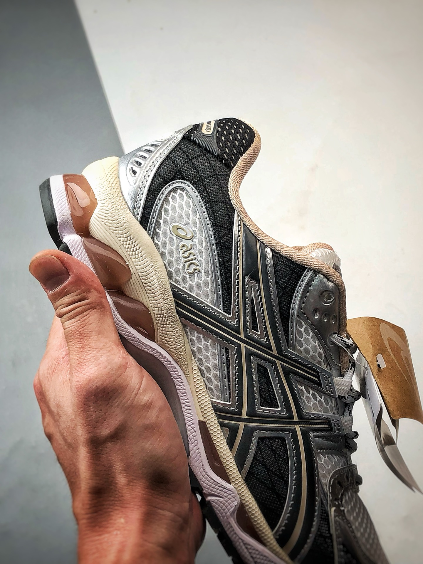 Asics Gel-Nimbus 10.1 白黑灰 亚瑟士复古先锋潮流拼接休闲跑步鞋 1203A543-104 Asics Gel-Nimbus 10.1 白黑灰 亚瑟士复古先锋潮流拼接休闲跑步鞋 1203A543-104
